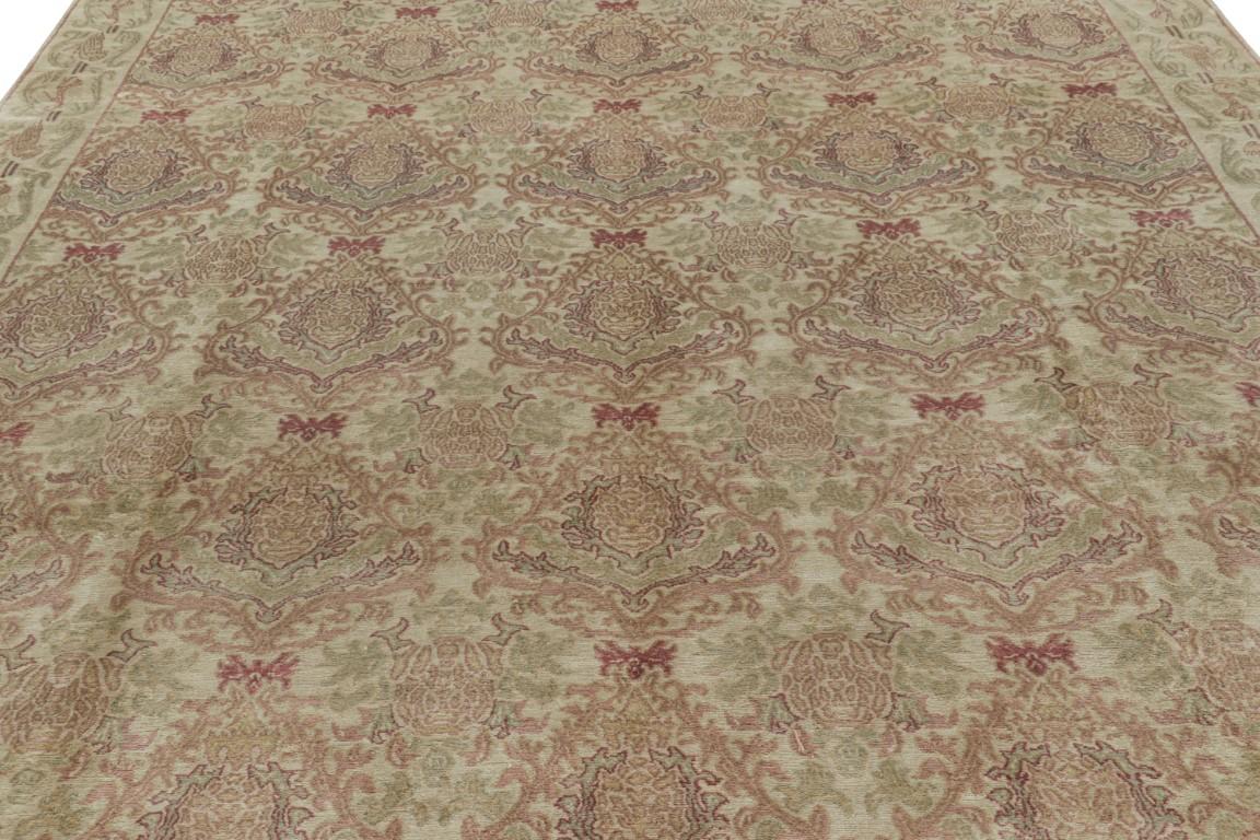 Ce tapis 9x12 fait partie de la collection European Rug & Kilim - un design affectueusement intitulé 