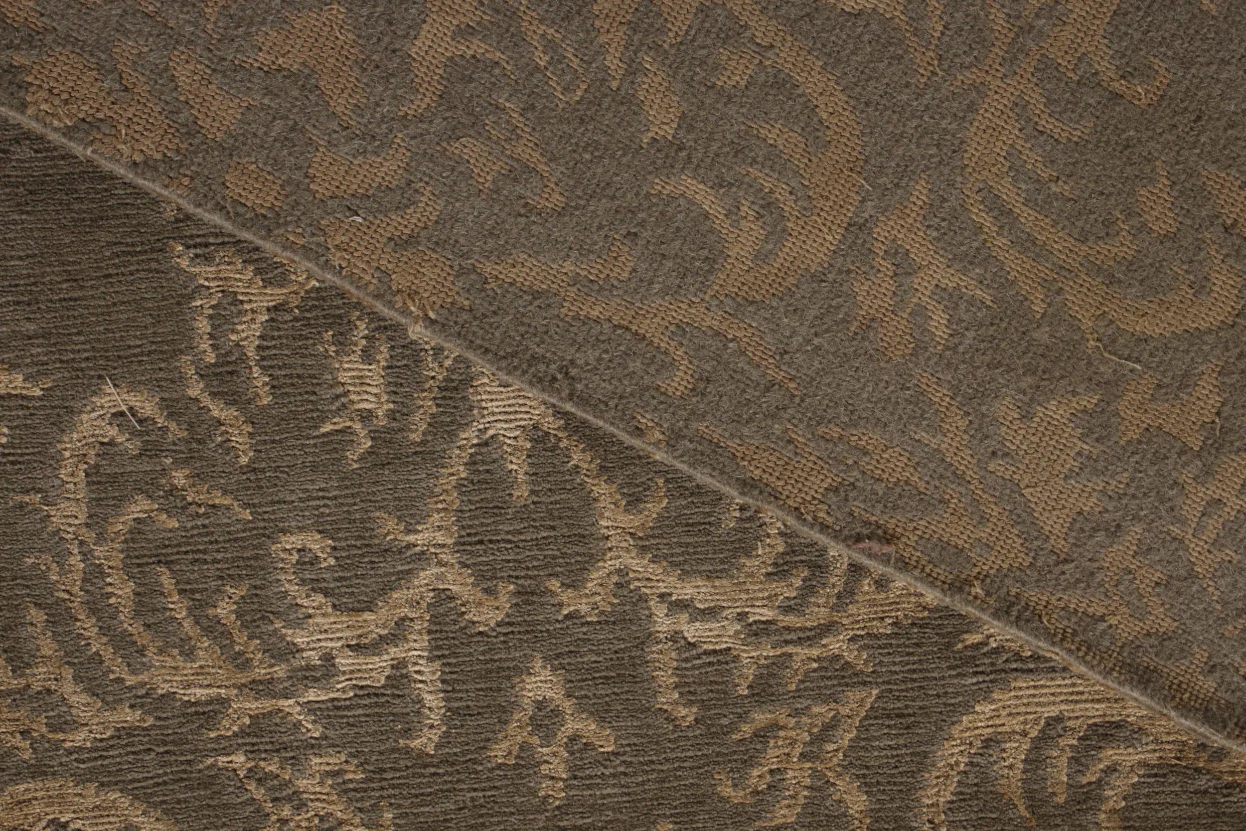 Rug & Kilim's European Style Rug in Beige-Gold and Green Arabesque Pattern (Tapis de style européen en beige, or et vert) en vente 1