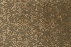 Rug & Kilim: Tappeto in stile europeo con motivo arabescato beige-oro e verde