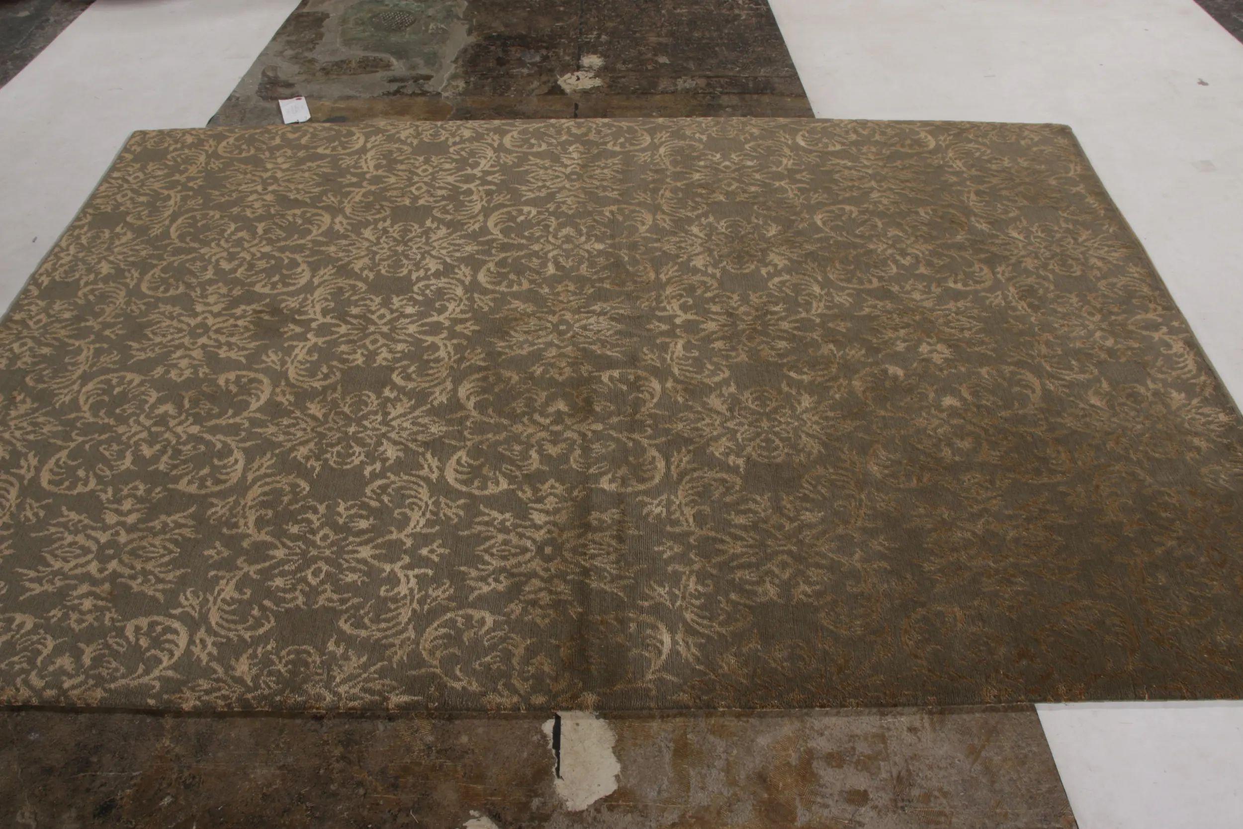 Teppich im europäischen Stil von Teppich & Kilims in Beige-Gold und grünem Arabesque-Muster (21. Jahrhundert und zeitgenössisch) im Angebot