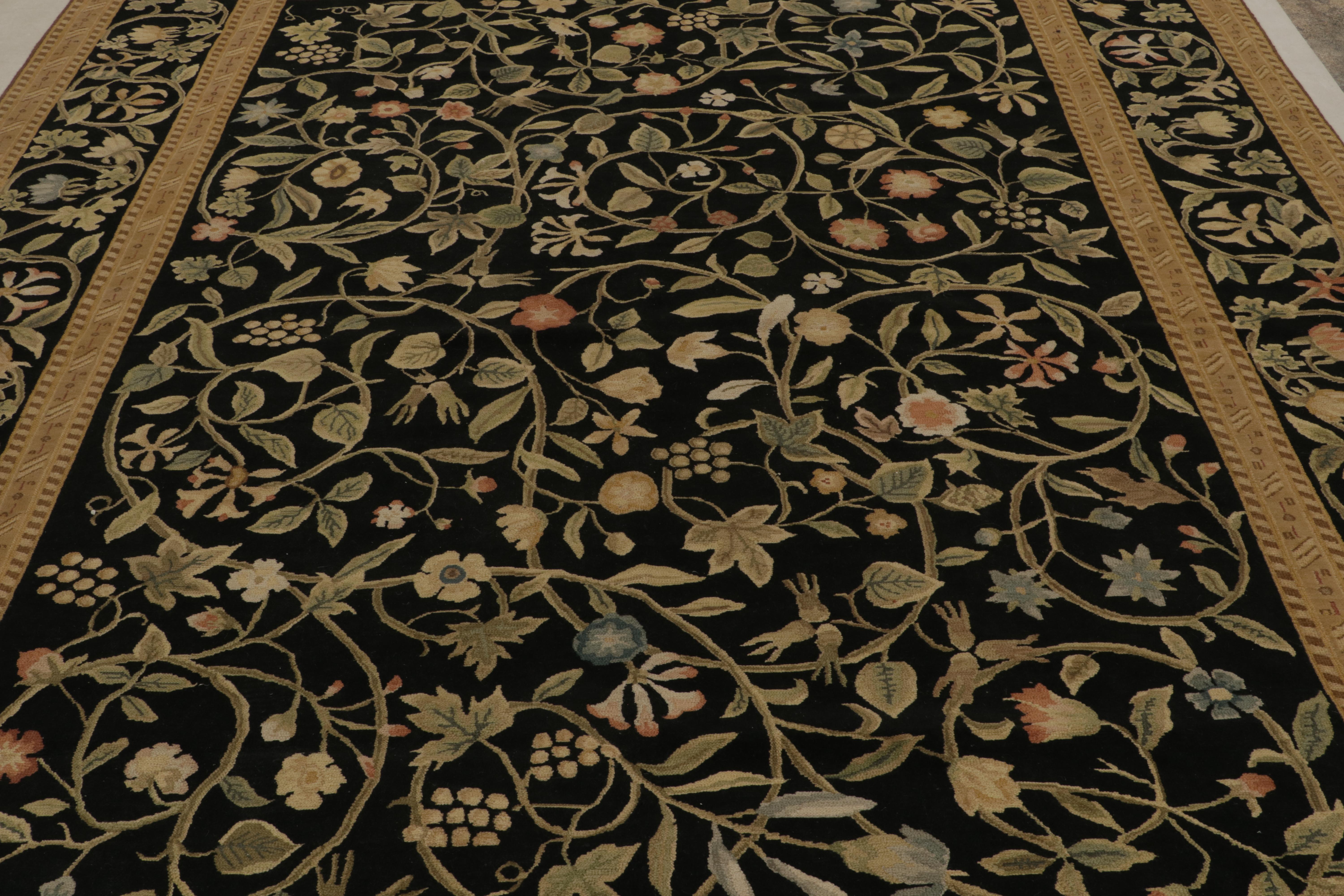 Chinois Rug & Kilim's European Style Rug in Black with Beige and Green Floral Patterns (Tapis de style européen en noir avec des motifs floraux en beige et vert) en vente