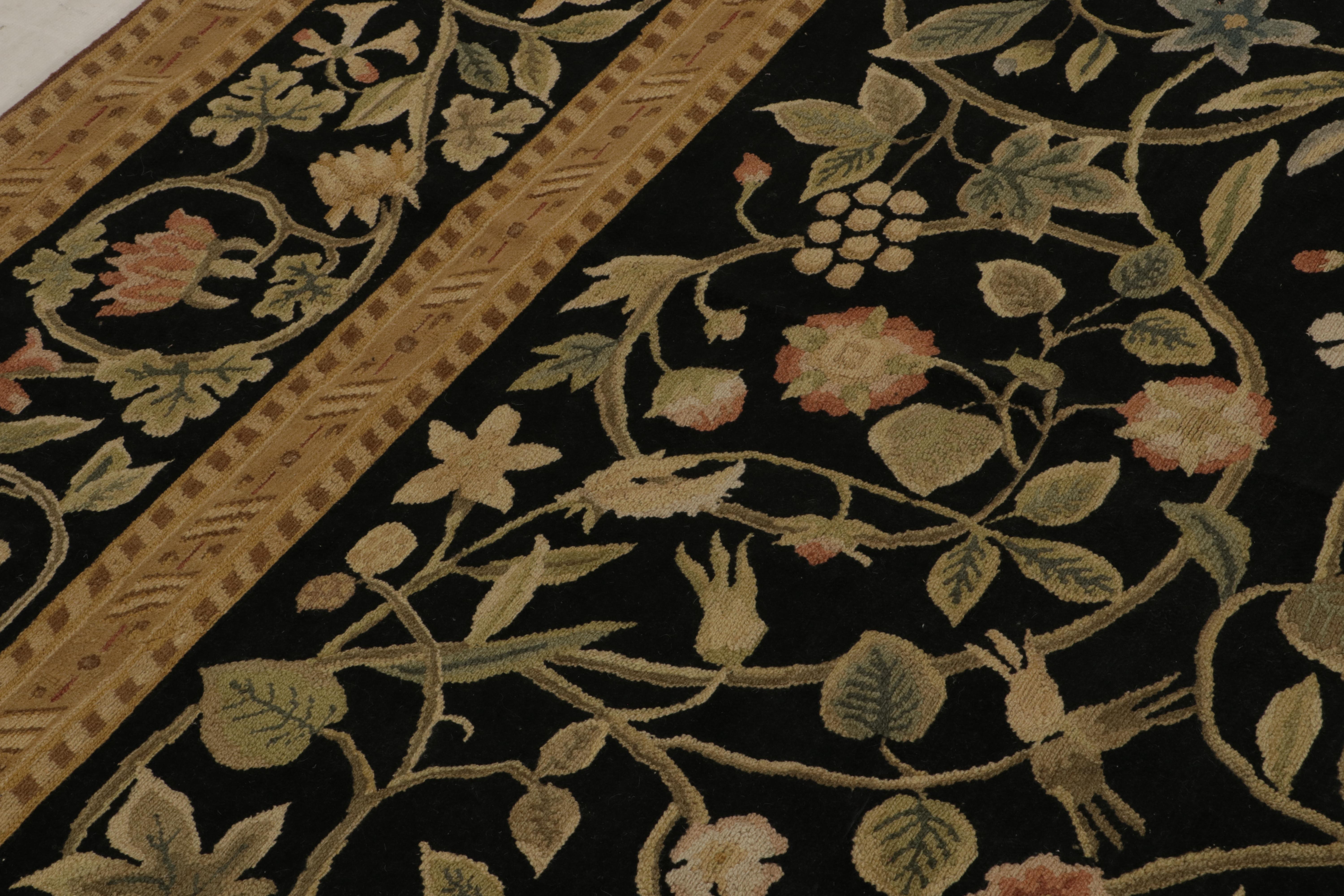 Noué à la main Rug & Kilim's European Style Rug in Black with Beige and Green Floral Patterns (Tapis de style européen en noir avec des motifs floraux en beige et vert) en vente