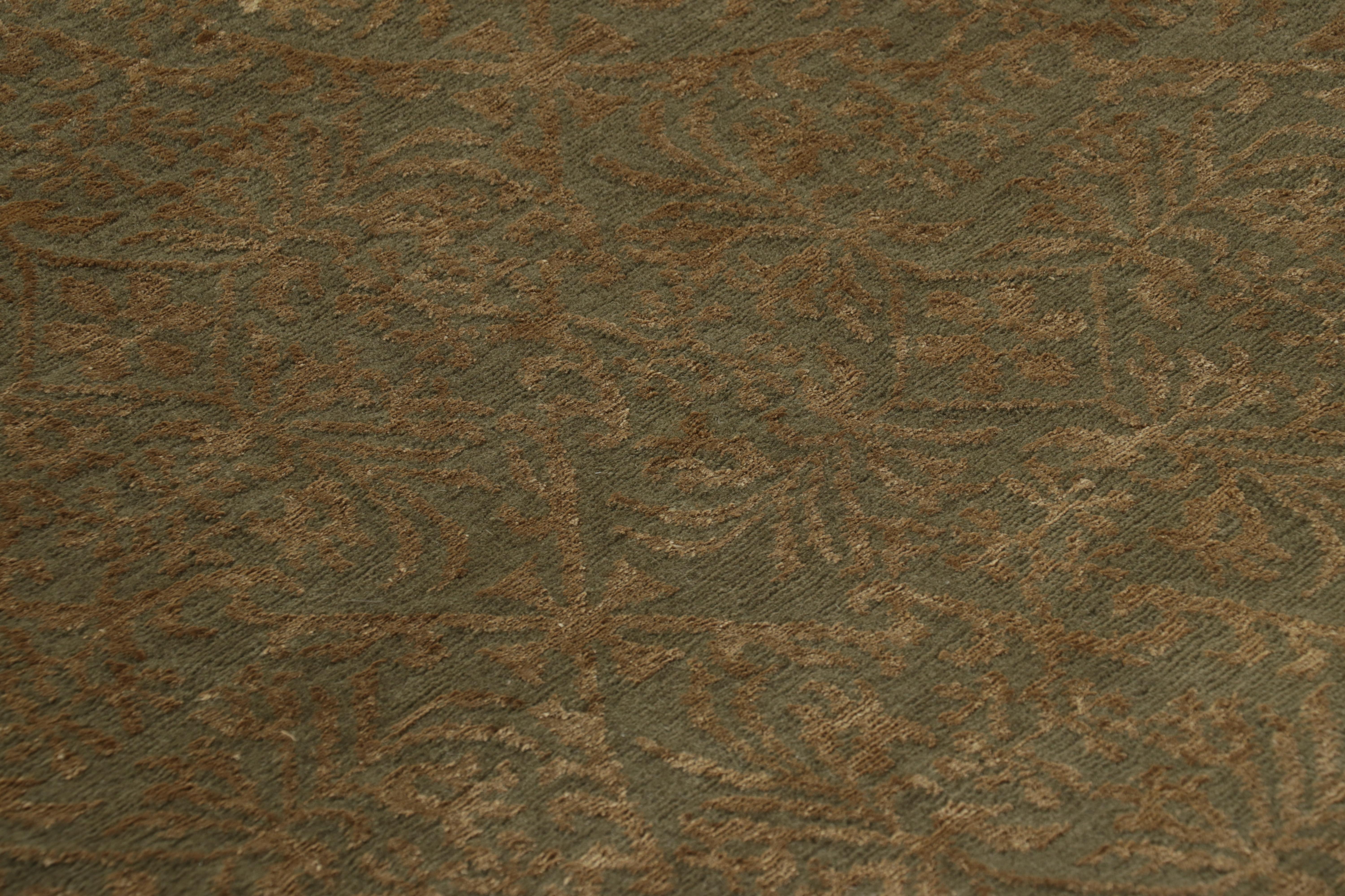 Rug & Kilim's Europäischer Stil Teppich in Brown und Gold Blumen Cordoba im Angebot 2