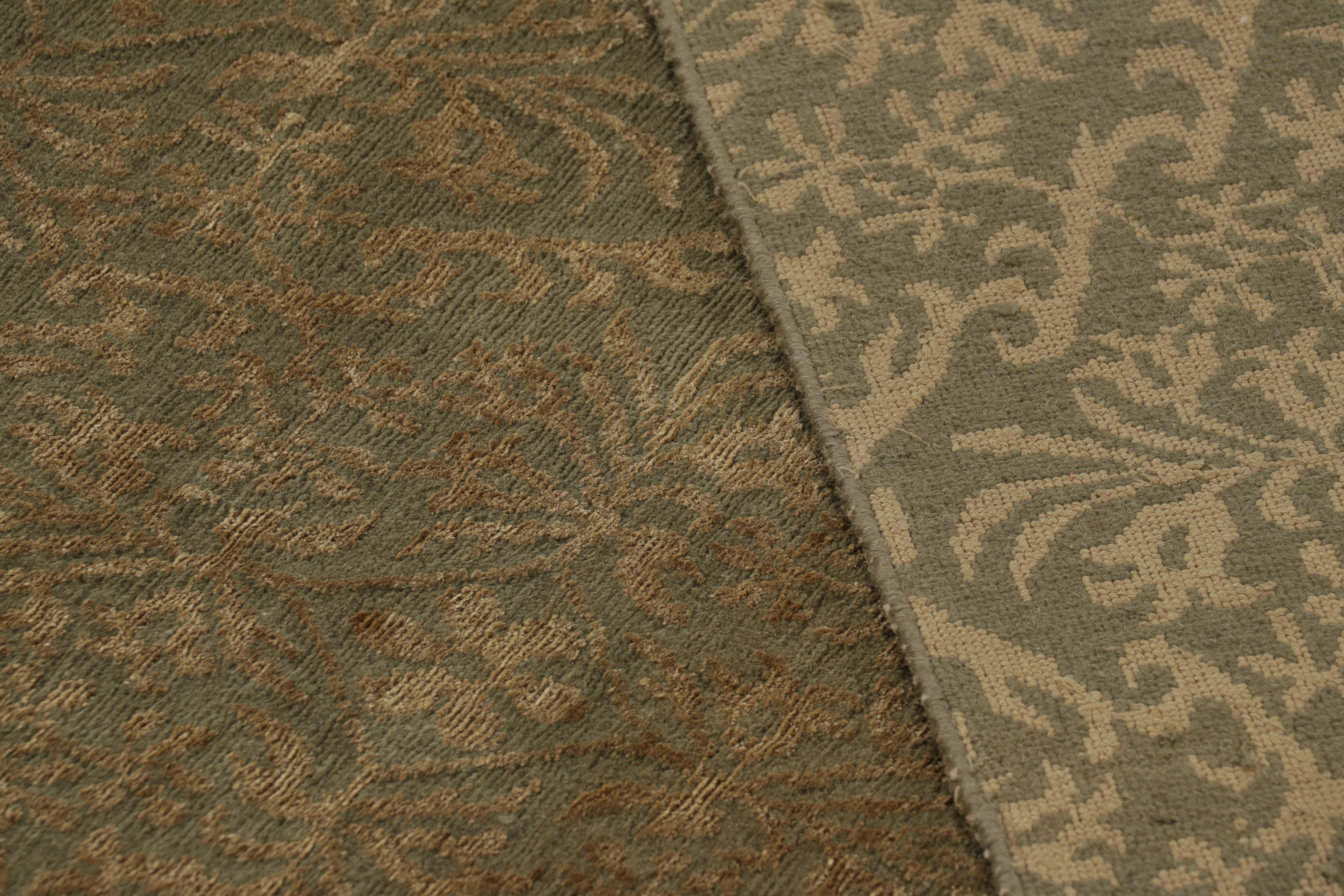 Rug & Kilim's Europäischer Stil Teppich in Brown und Gold Blumen Cordoba im Angebot 3