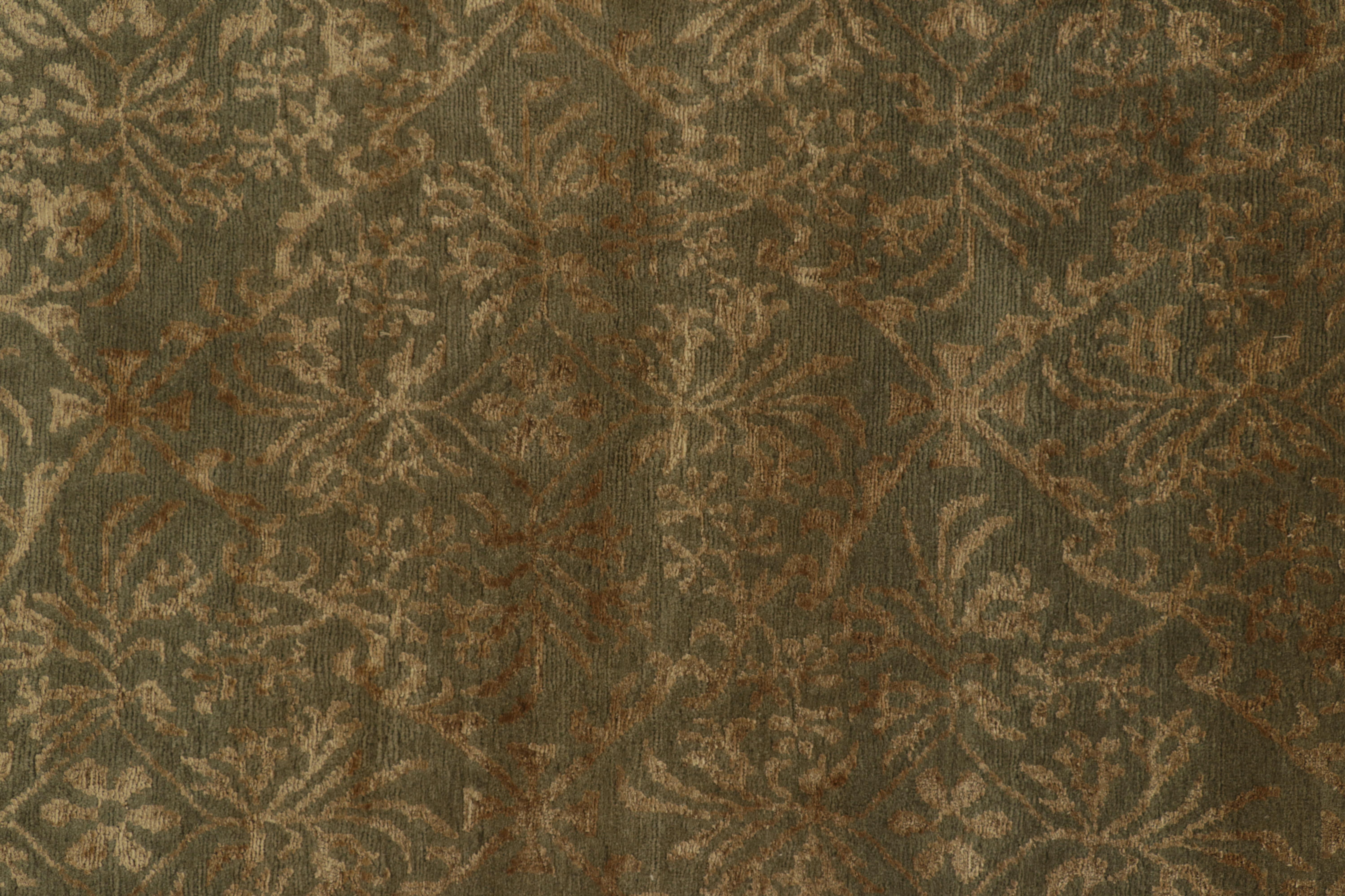 Rug & Kilim's Europäischer Stil Teppich in Brown und Gold Blumen Cordoba (21. Jahrhundert und zeitgenössisch) im Angebot