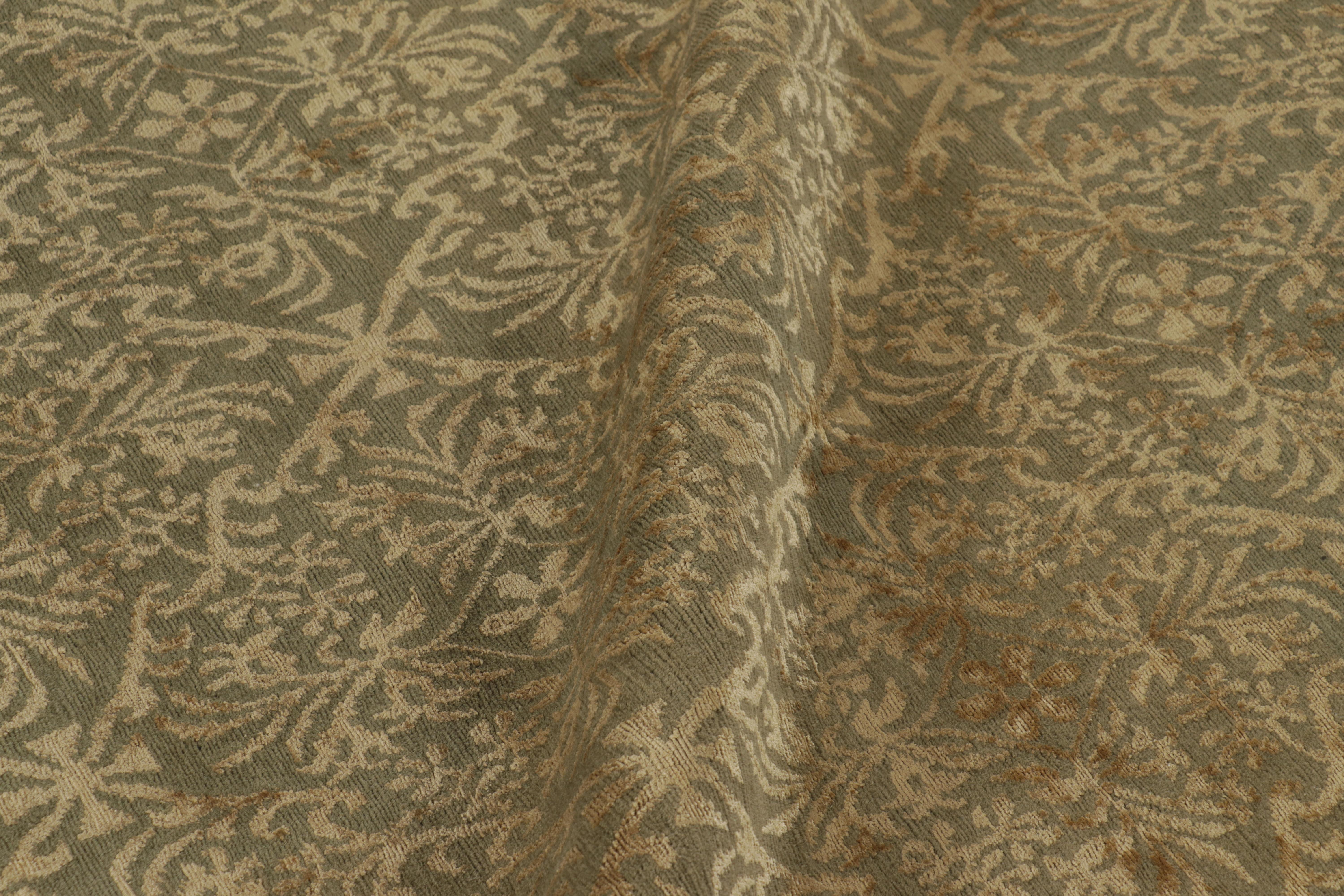 Rug & Kilim's Europäischer Stil Teppich in Brown und Gold Blumen Cordoba (Handgeknüpft) im Angebot