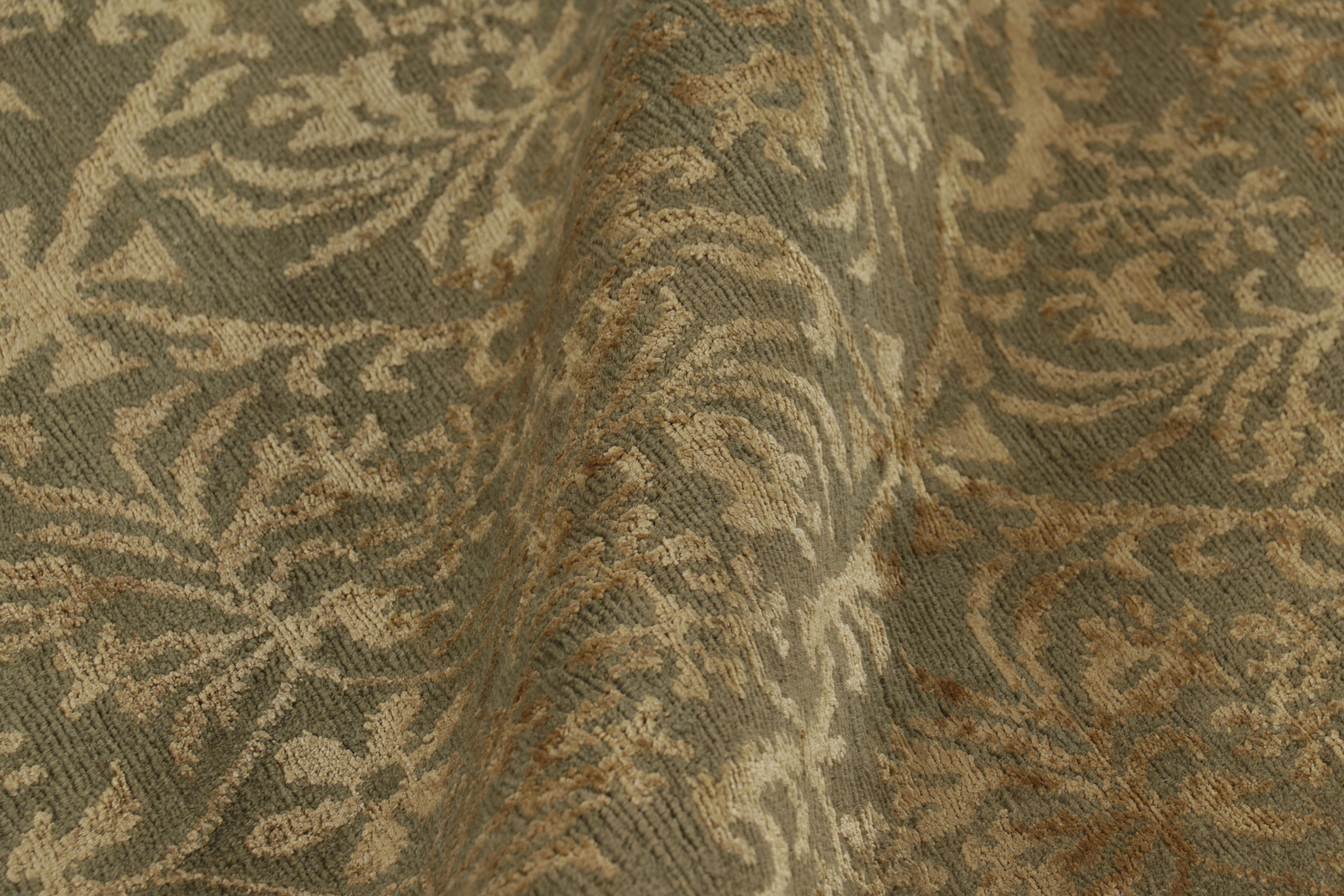 Rug & Kilim's Europäischer Stil Teppich in Brown und Gold Blumen Cordoba im Zustand „Neu“ im Angebot in Long Island City, NY