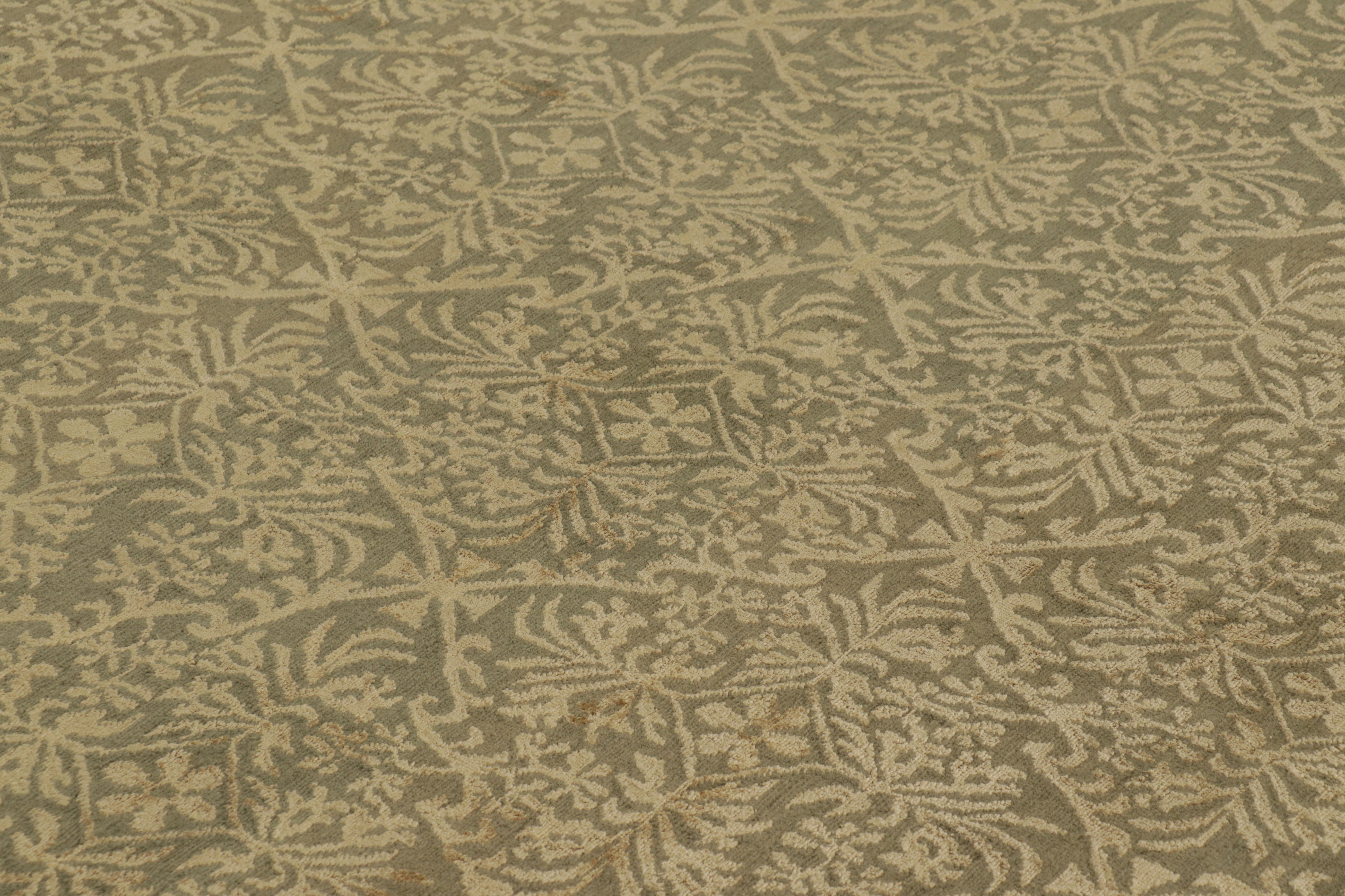 Rug & Kilim's Europäischer Stil Teppich in Brown und Gold Blumen Cordoba im Zustand „Neu“ im Angebot in Long Island City, NY