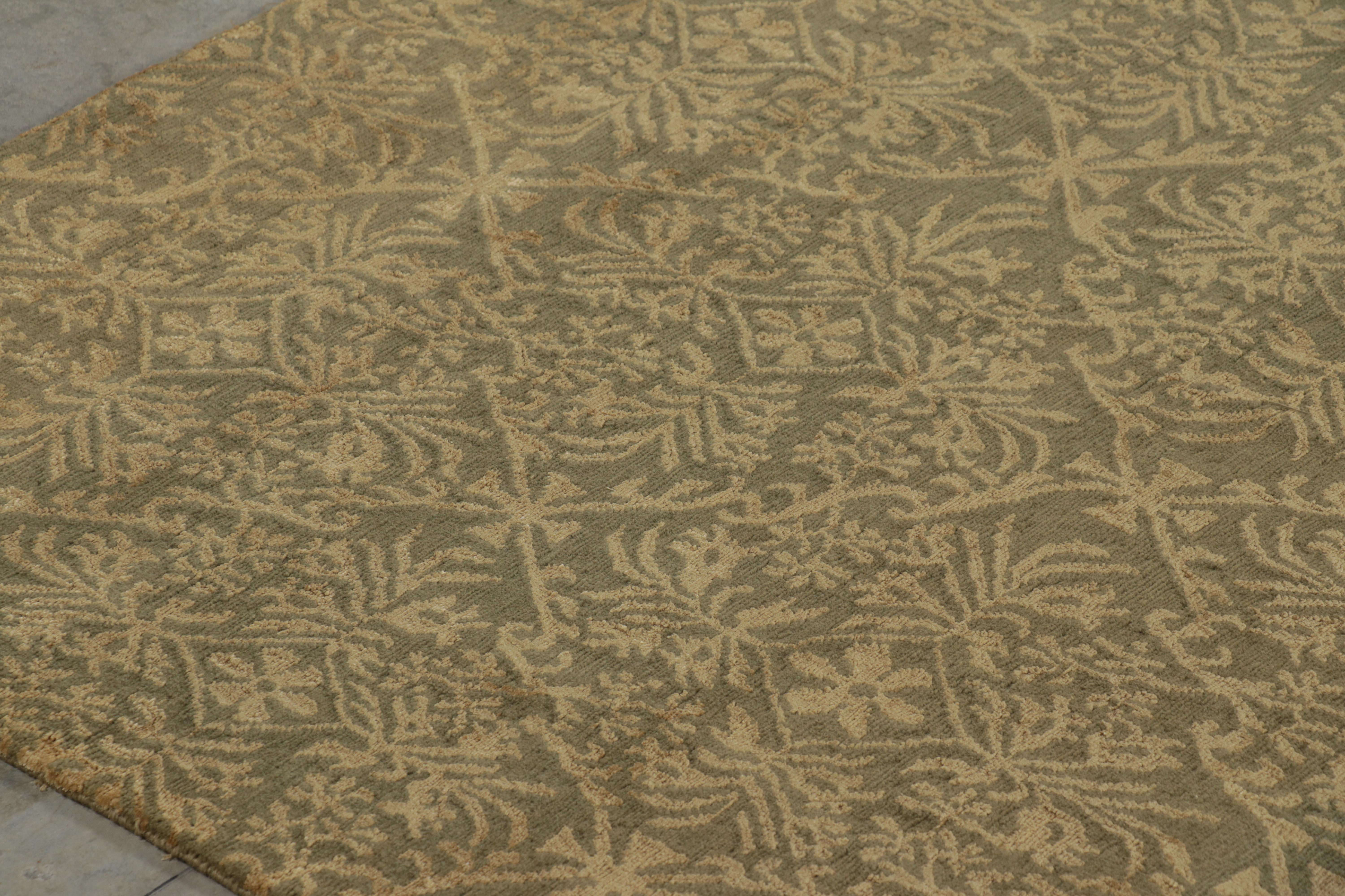 Rug & Kilim's Europäischer Stil Teppich in Brown und Gold Blumen Cordoba (21. Jahrhundert und zeitgenössisch) im Angebot