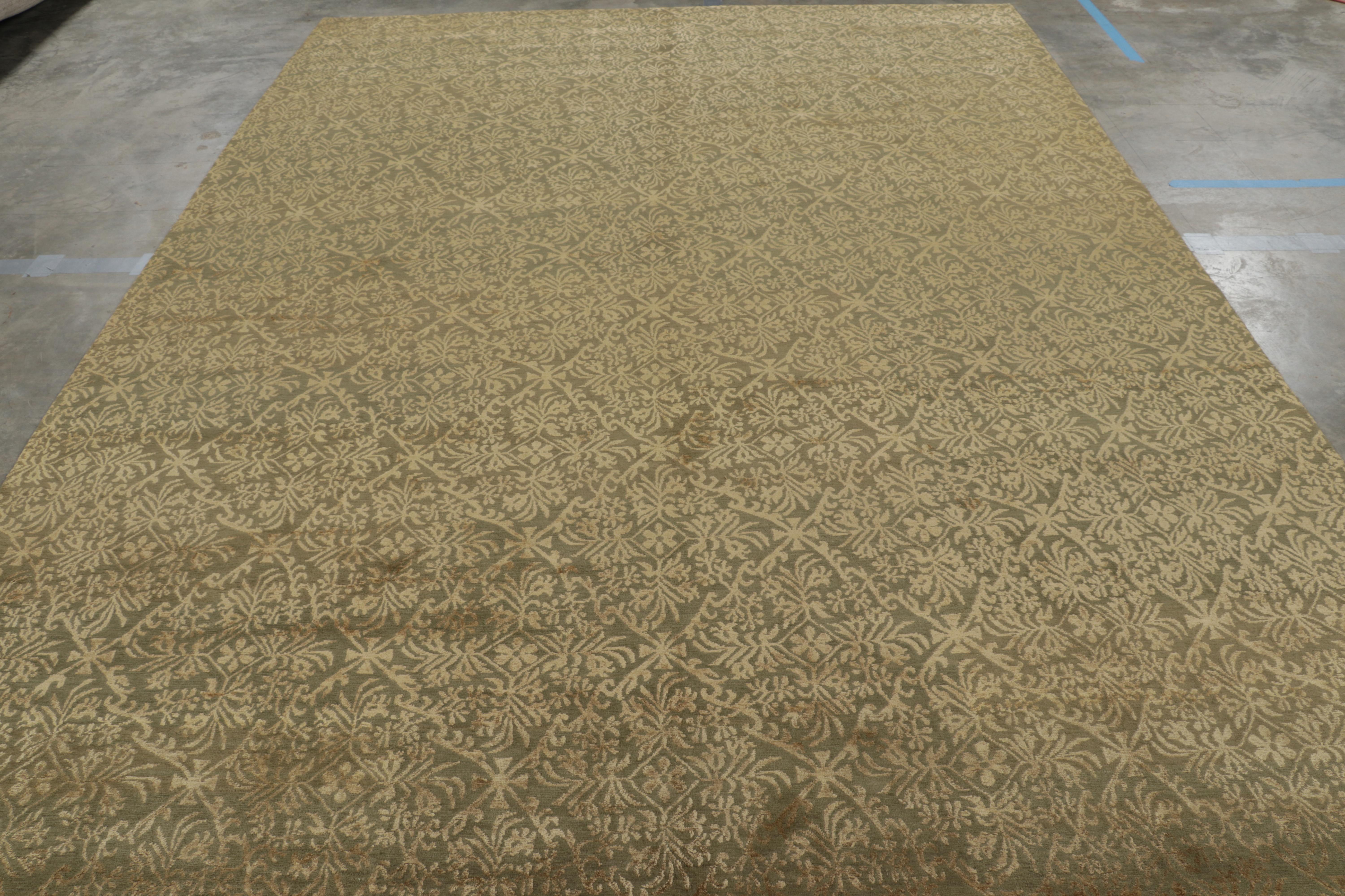 Handgeknüpft aus Wolle und Seide in einem dicken, strapazierfähigen Flor, der eine unserer luxuriösesten maßgefertigten Konstruktionen darstellt, ist dieser 9x12 große Teppich eine neue Ergänzung der europäischen Teppichkollektion von Rug & Kilim -