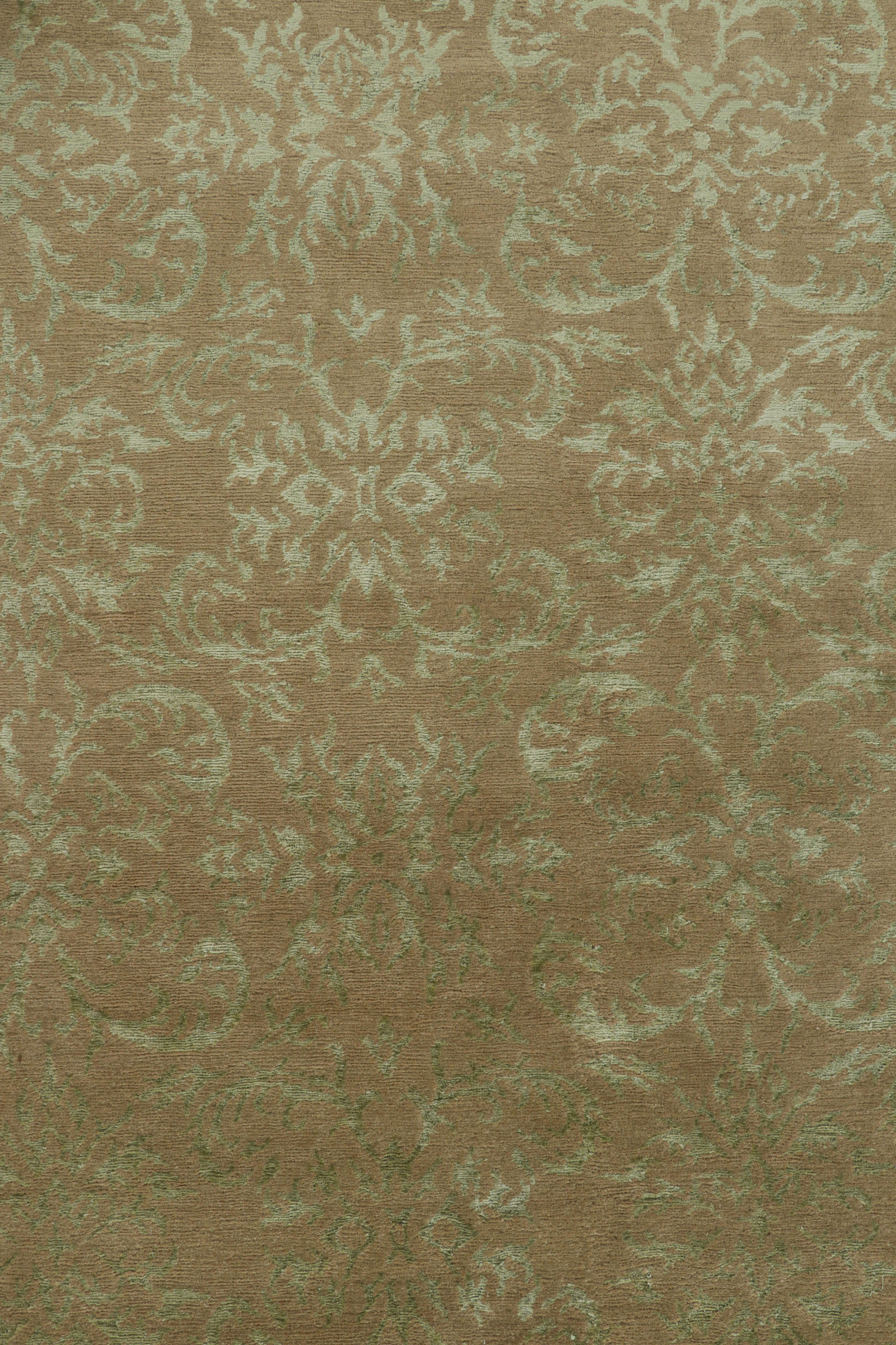 XXIe siècle et contemporain Rug & Kilim's European Style Rug in Brown with Arabesque Patterns in Pale Green (tapis de style européen en brun avec des motifs arabesques en vert pâle) en vente