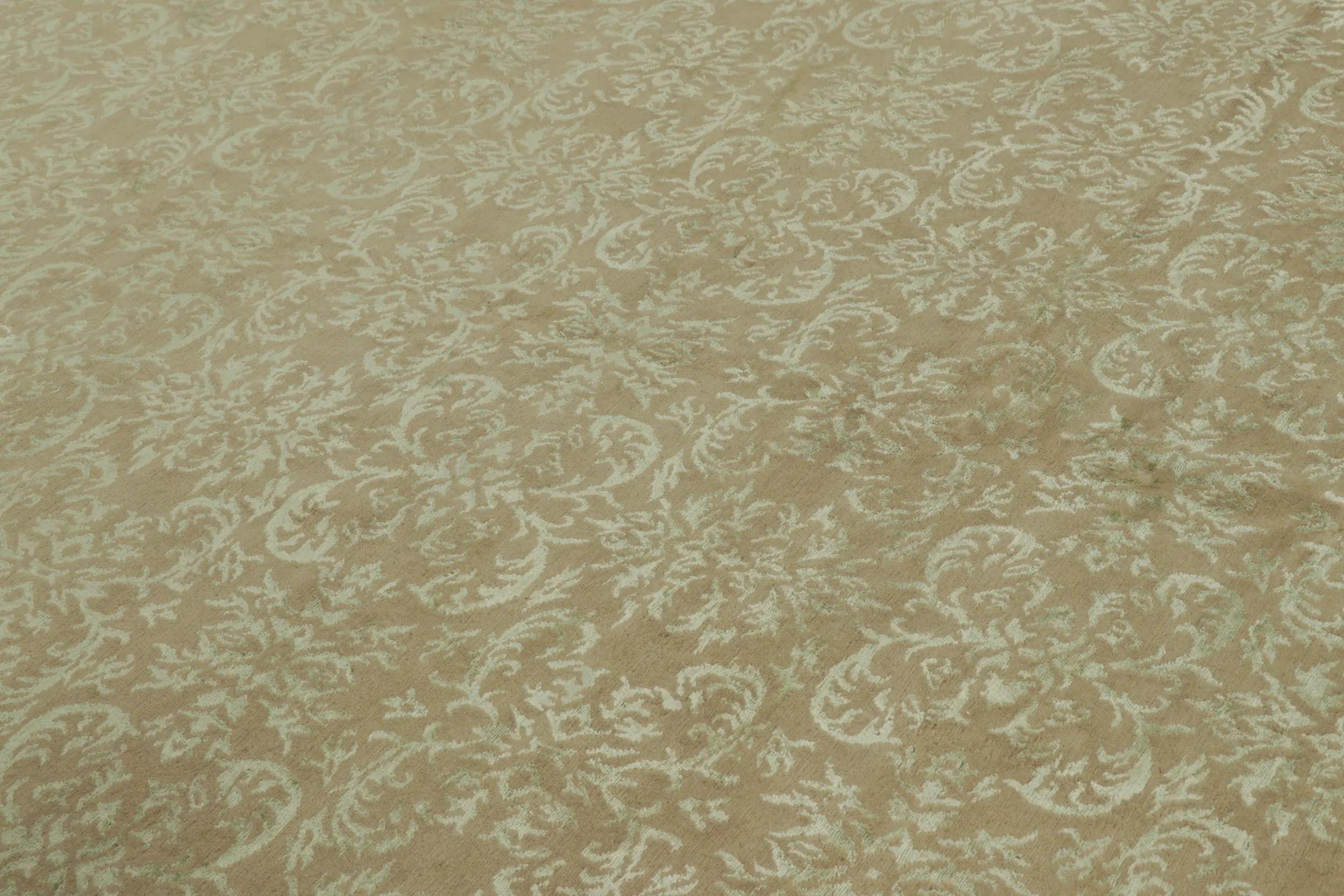 XXIe siècle et contemporain Rug & Kilim's European Style Rug in Brown with Arabesque Patterns in Pale Green (tapis de style européen en brun avec des motifs arabesques en vert pâle) en vente