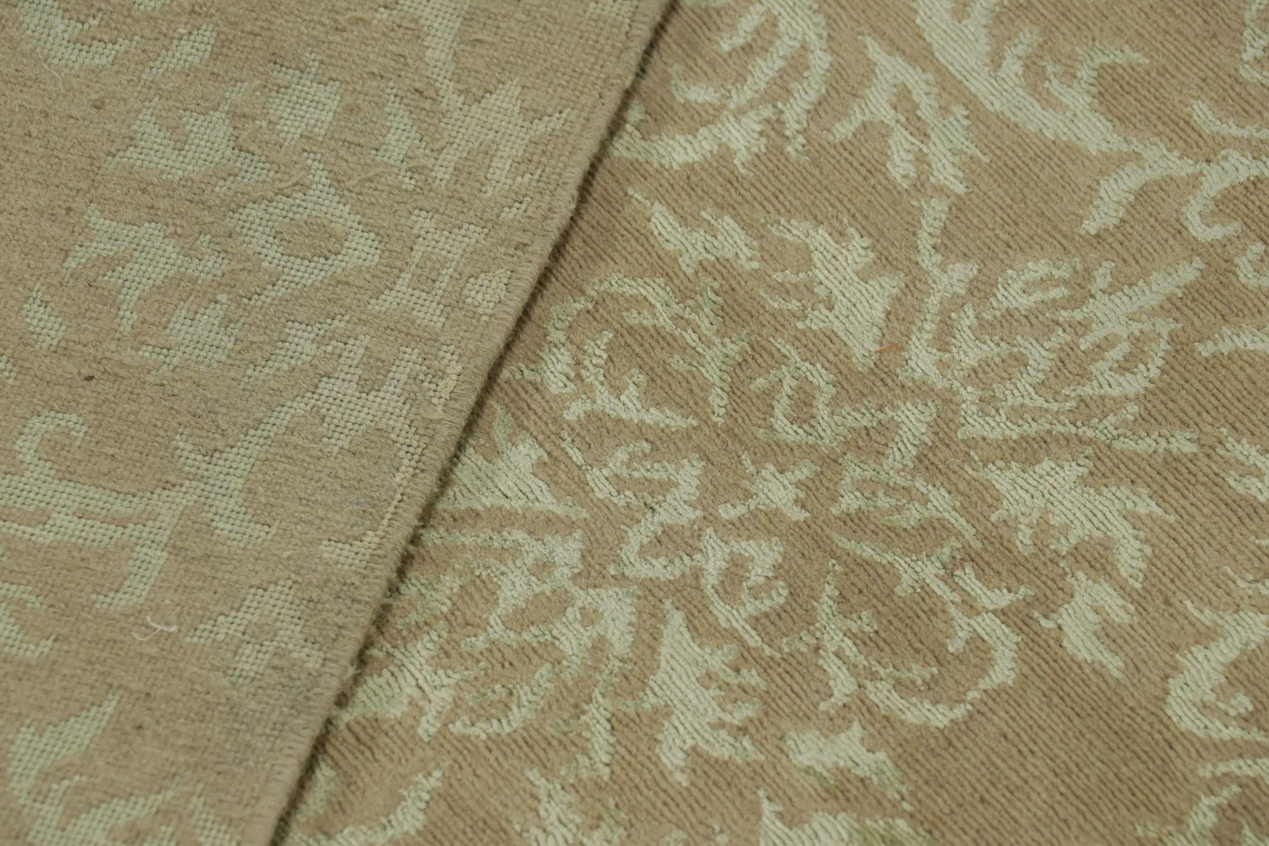 Rug & Kilim's European Style Rug in Brown with Arabesque Patterns in Pale Green (tapis de style européen en brun avec des motifs arabesques en vert pâle) en vente 1