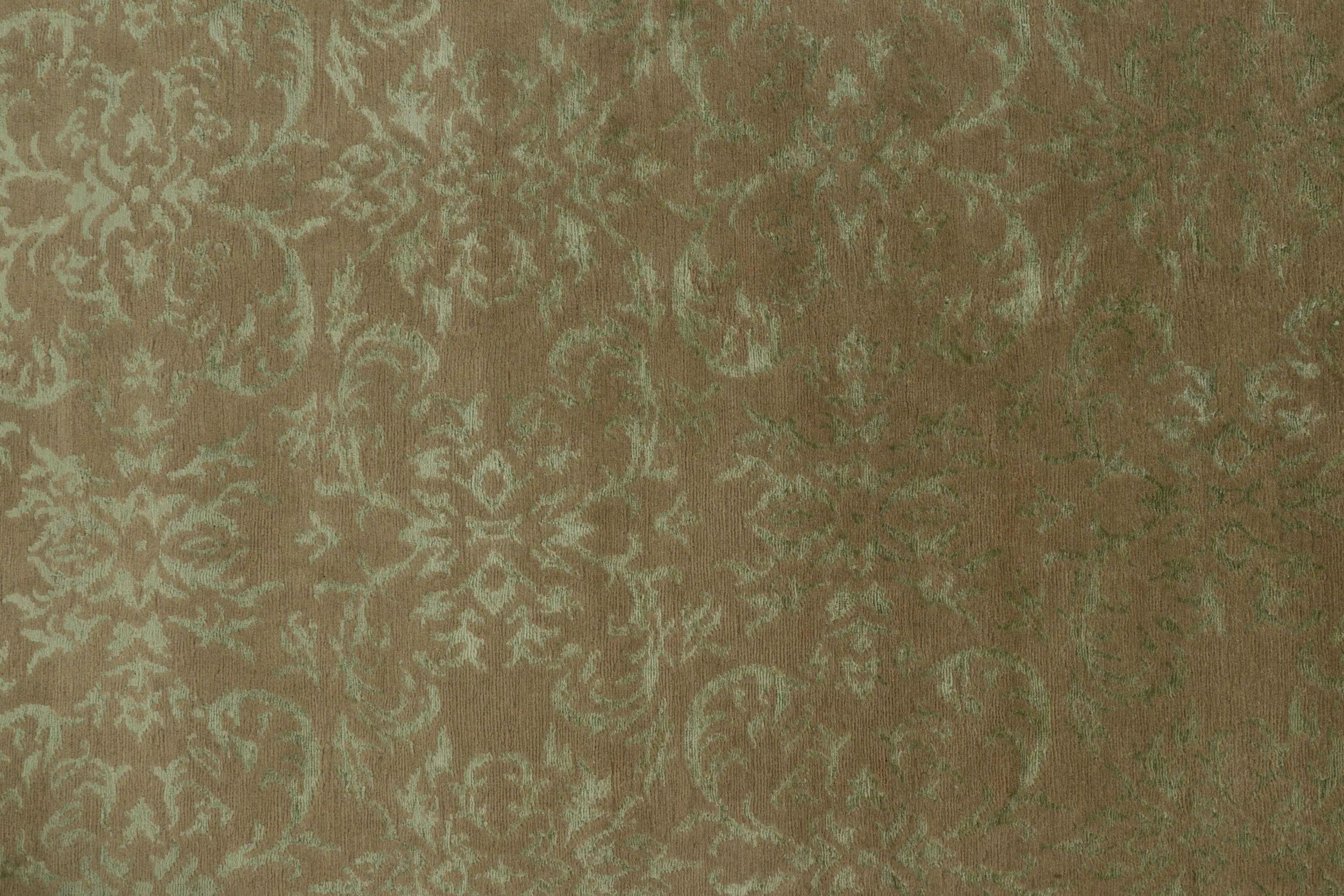 Rug & Kilim's Teppich im europäischen Stil in Brown mit arabesken Mustern in blassem Grün im Angebot 2