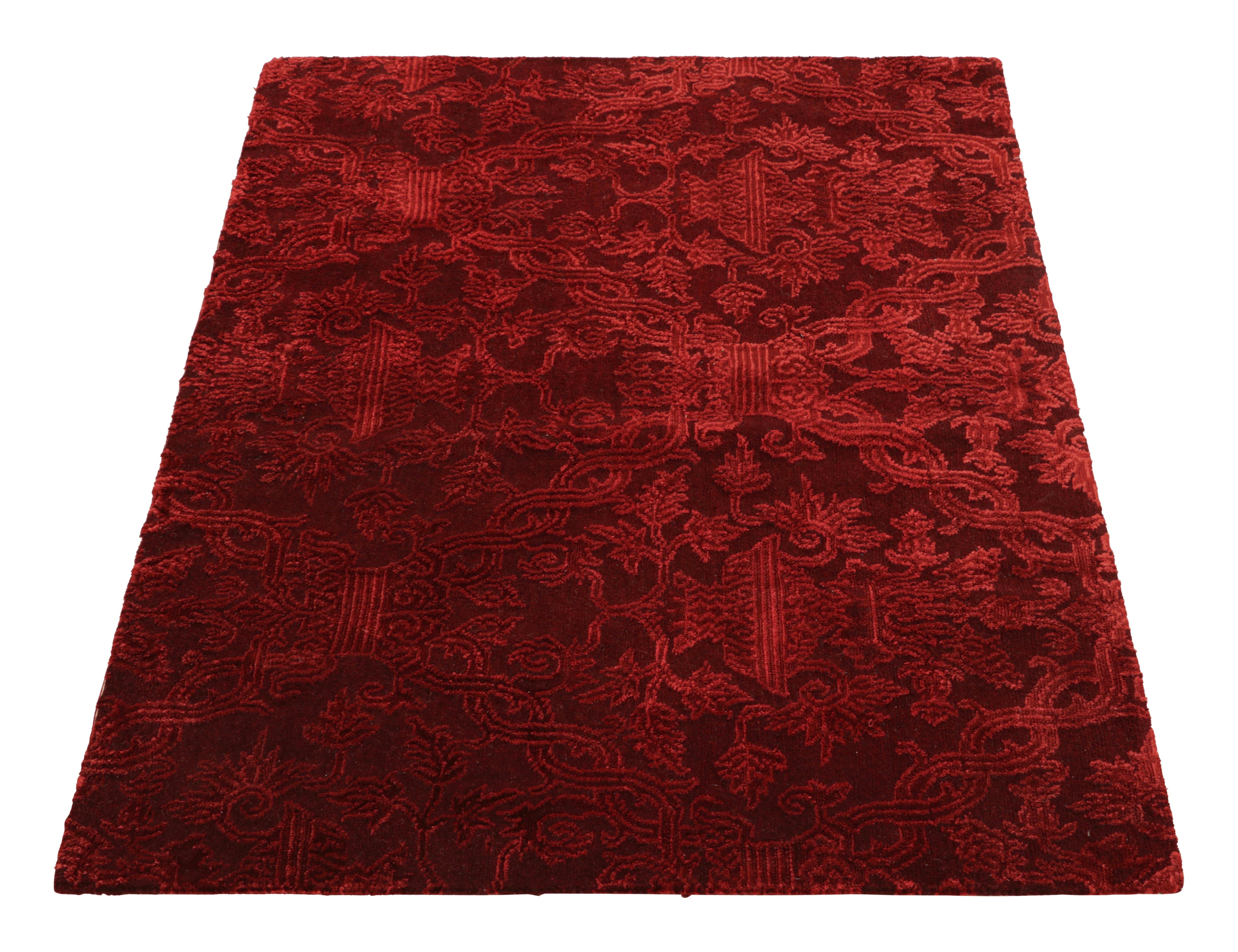 Rug & Kilim's European Style Rug in Burgundy with Floral Patterns (tapis de style européen à motifs floraux) Neuf - En vente à Long Island City, NY