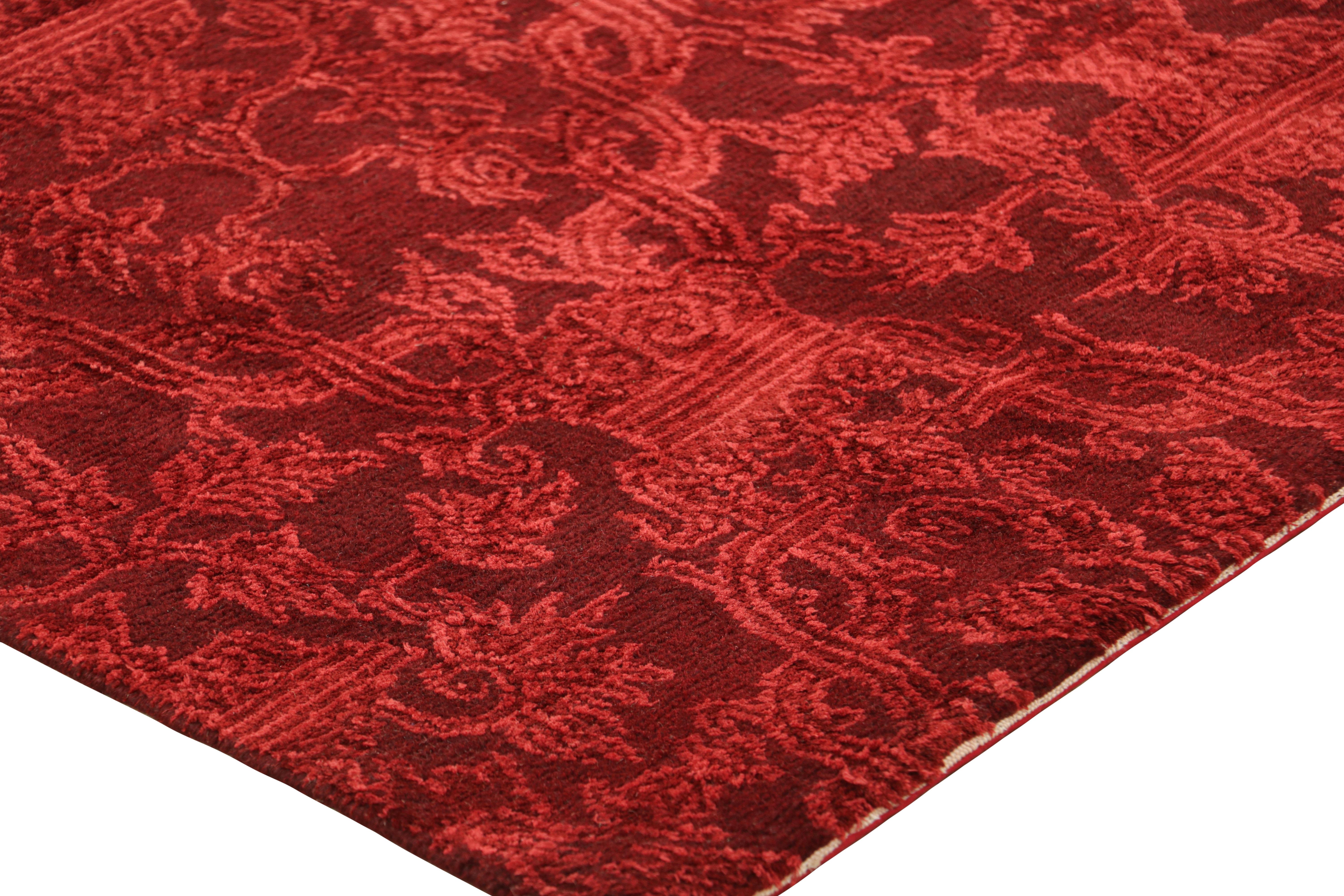 XXIe siècle et contemporain Rug & Kilim's European Style Rug in Burgundy with Floral Patterns (tapis de style européen à motifs floraux) en vente