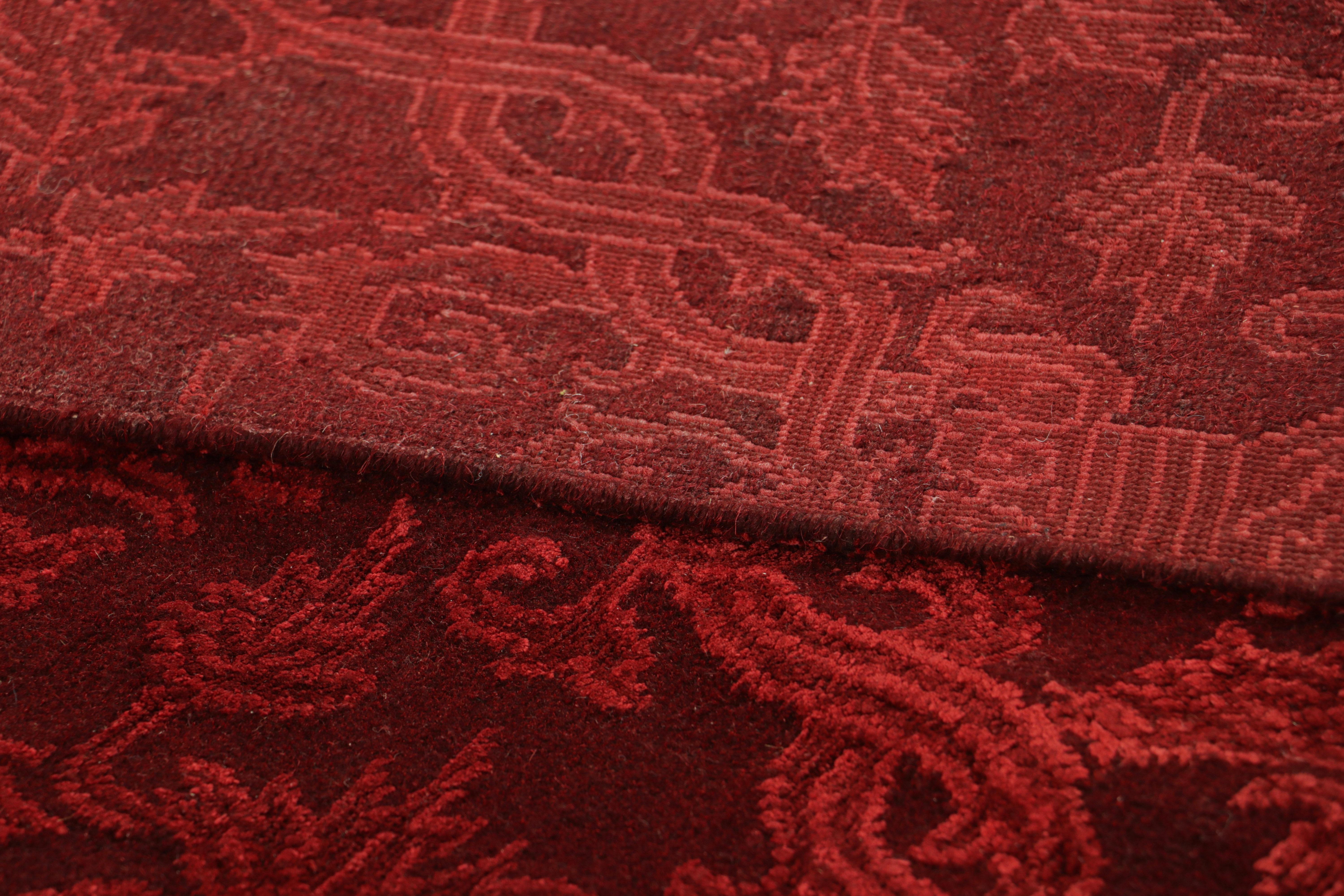 Laine Rug & Kilim's European Style Rug in Burgundy with Floral Patterns (tapis de style européen à motifs floraux) en vente