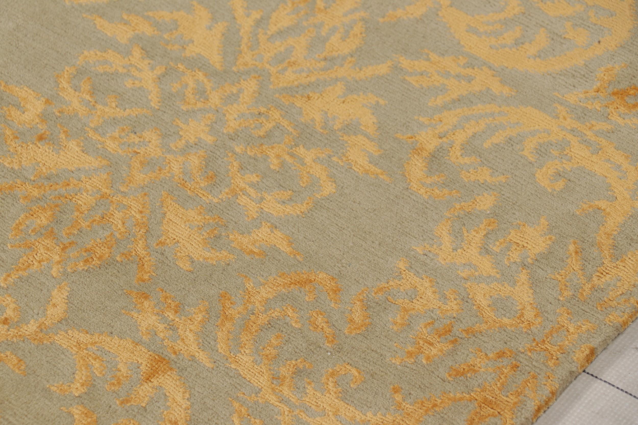 Tappeto Rug & Kilim in stile europeo con motivo arabescato in oro e verde In condizioni Nuovo in vendita a Long Island City, NY