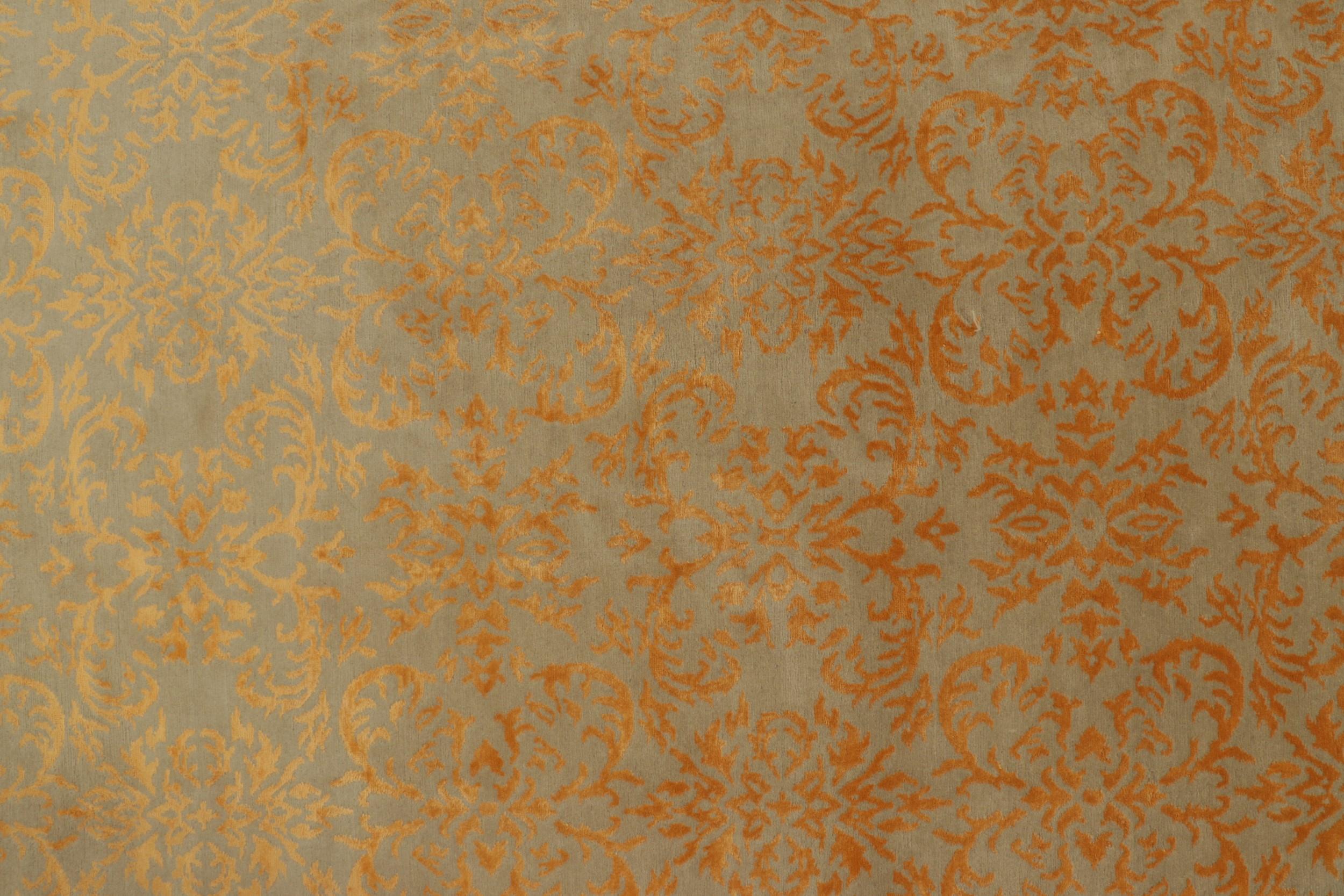 Lana Tappeto Rug & Kilim in stile europeo con motivo arabescato in oro e verde in vendita