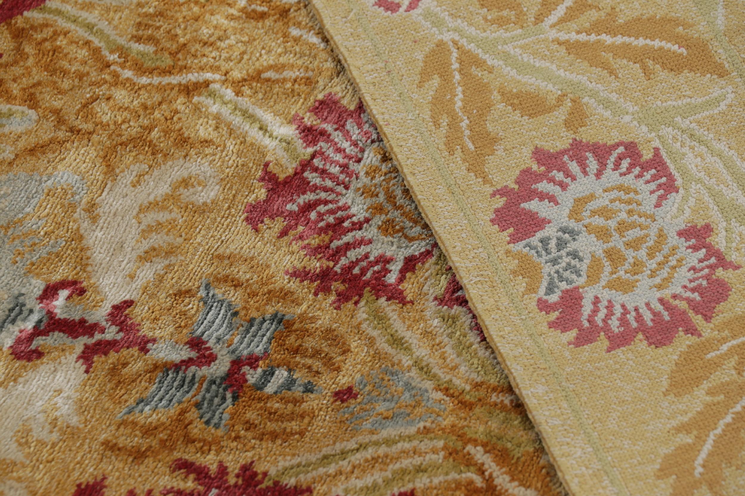 Tapis & Kilims Tapis de style européen en or et rouge à motifs floraux sur toute la surface en vente 2