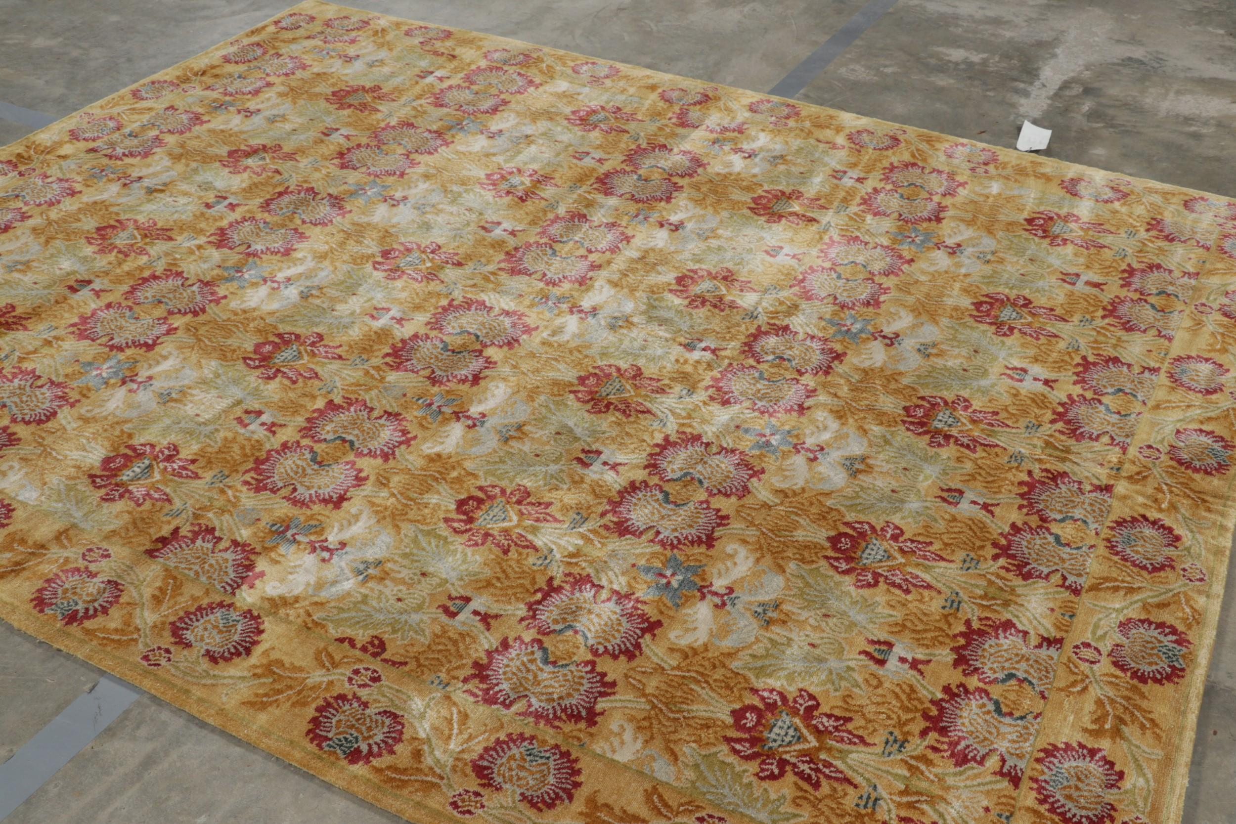 Népalais Tapis & Kilims Tapis de style européen en or et rouge à motifs floraux sur toute la surface en vente