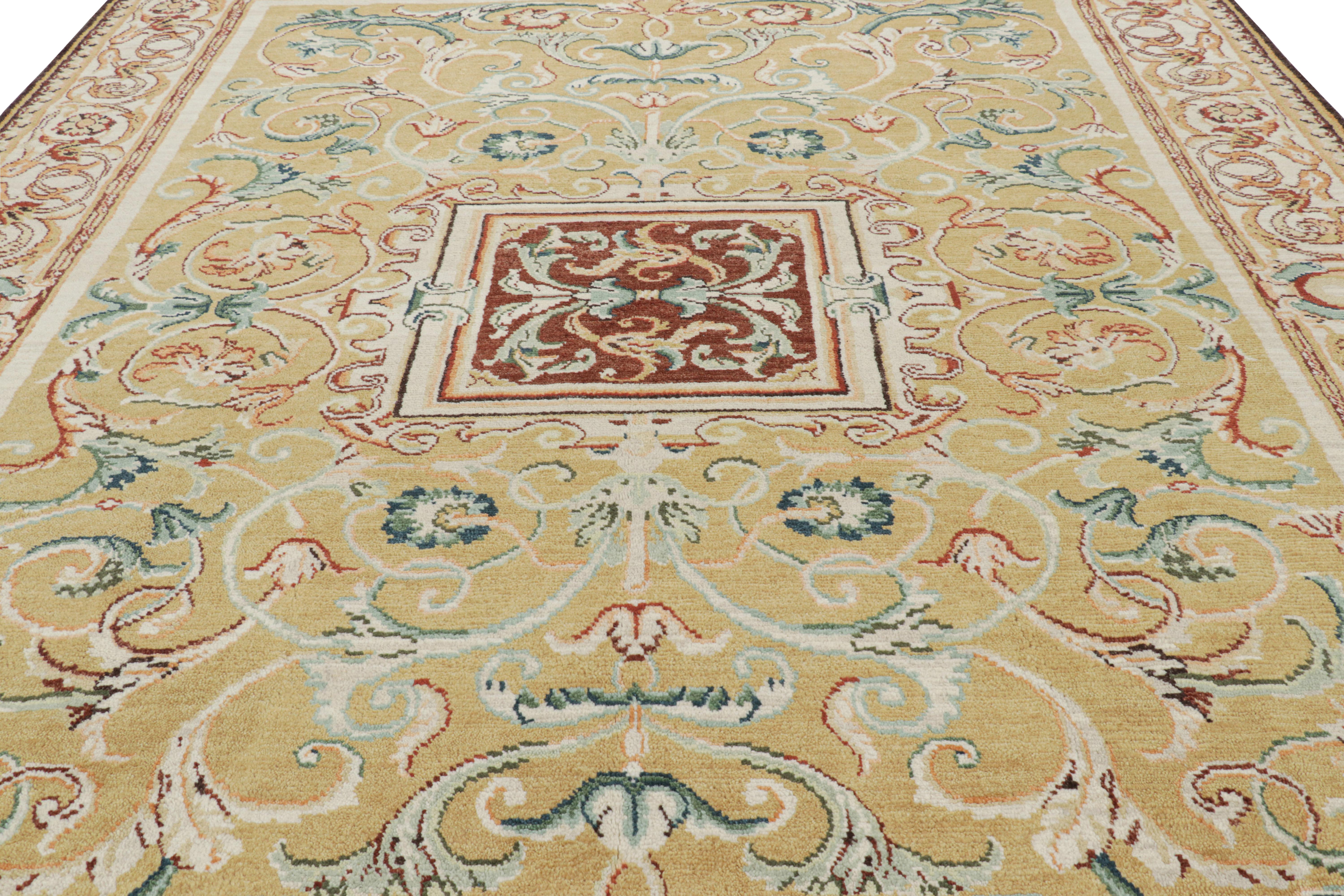 Annodato a mano in lana, questo tappeto contemporaneo 9x12 è un nuovo elegante pezzo della collezione di tappeti europei di Rug & Kilim, un design ispirato agli antichi tappeti francesi di gusto neoclassico. 

Sul design: 

I toni dell'oro, del