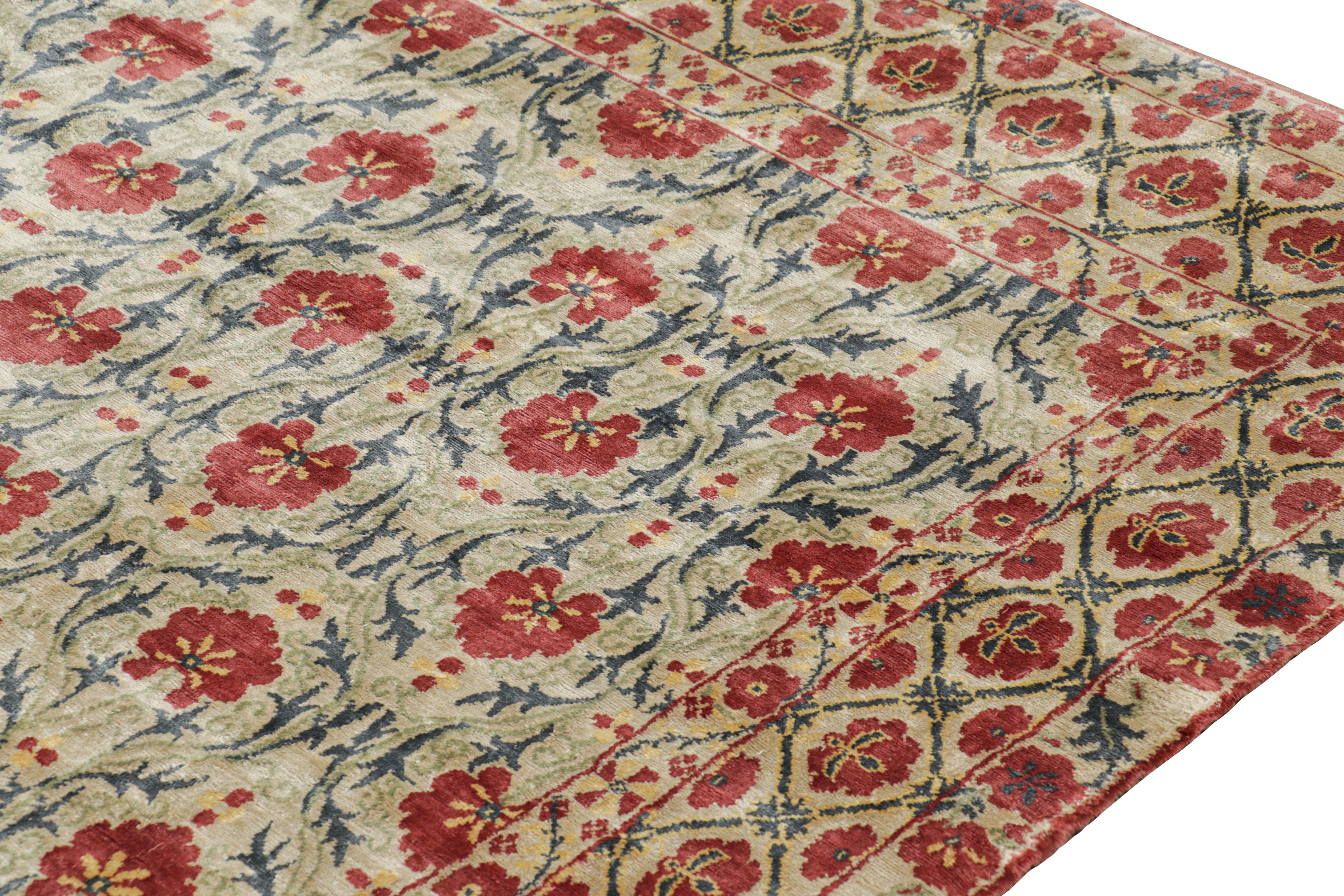 XXI secolo e contemporaneo Rug & Kilim è un tappeto in stile europeo in oro con fiori rossi e verde acqua 