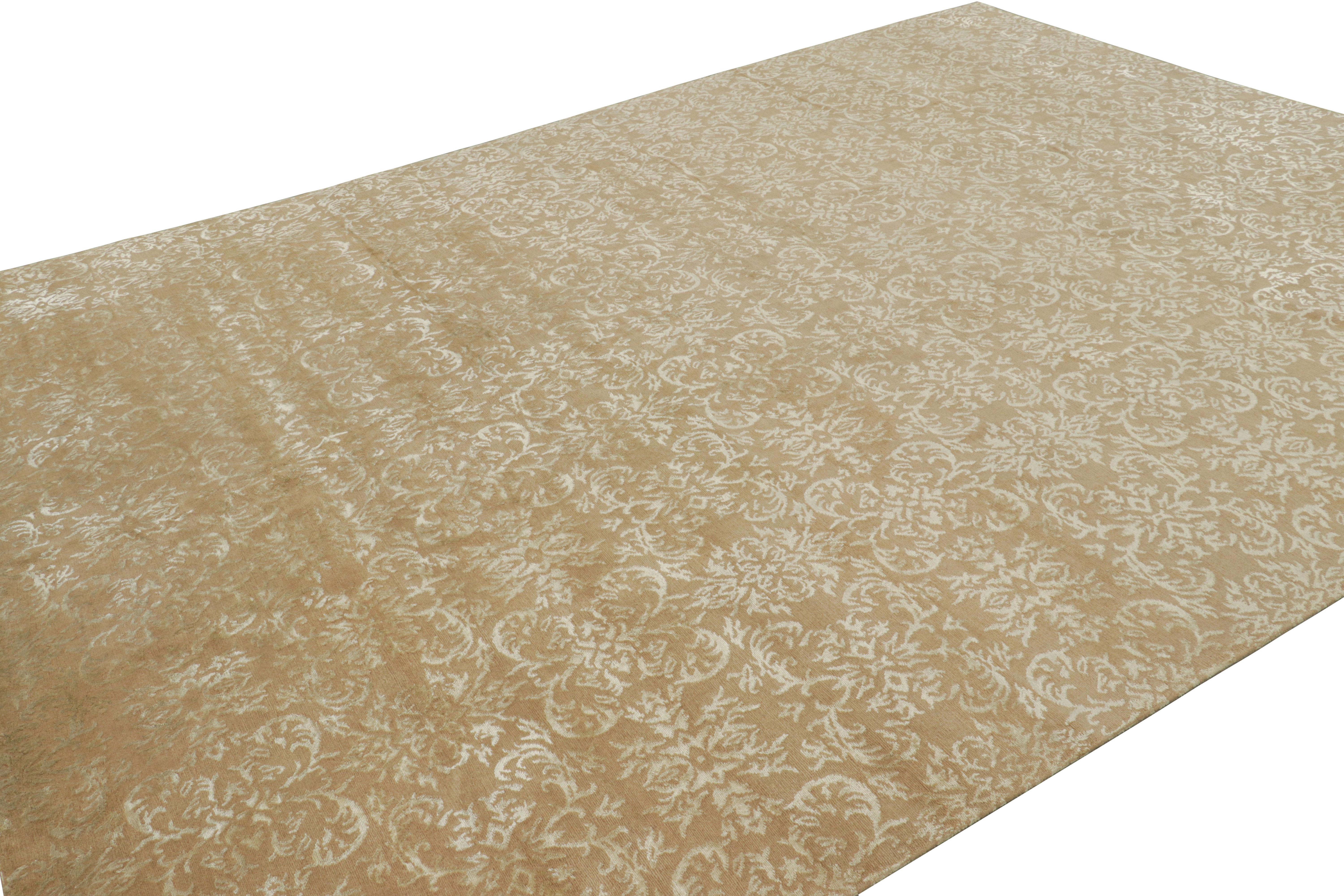 Rug & Kilim Tappeto in stile europeo in marrone dorato con motivi arabescati in verde In condizioni Nuovo in vendita a Long Island City, NY