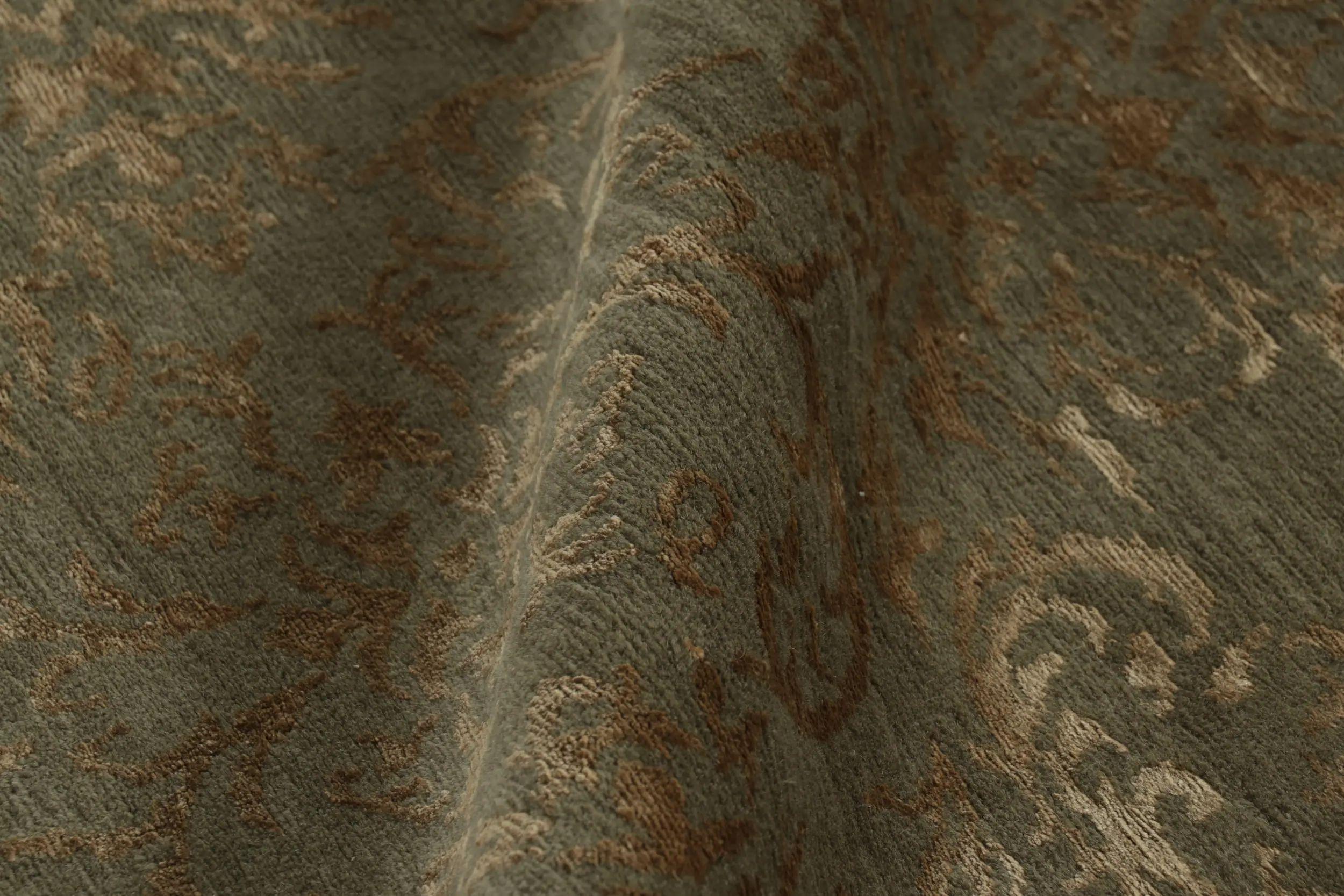 Rug & Kilim's Teppich im europäischen Stil in Grün mit arabesken Mustern in Beige-Braun im Angebot 4