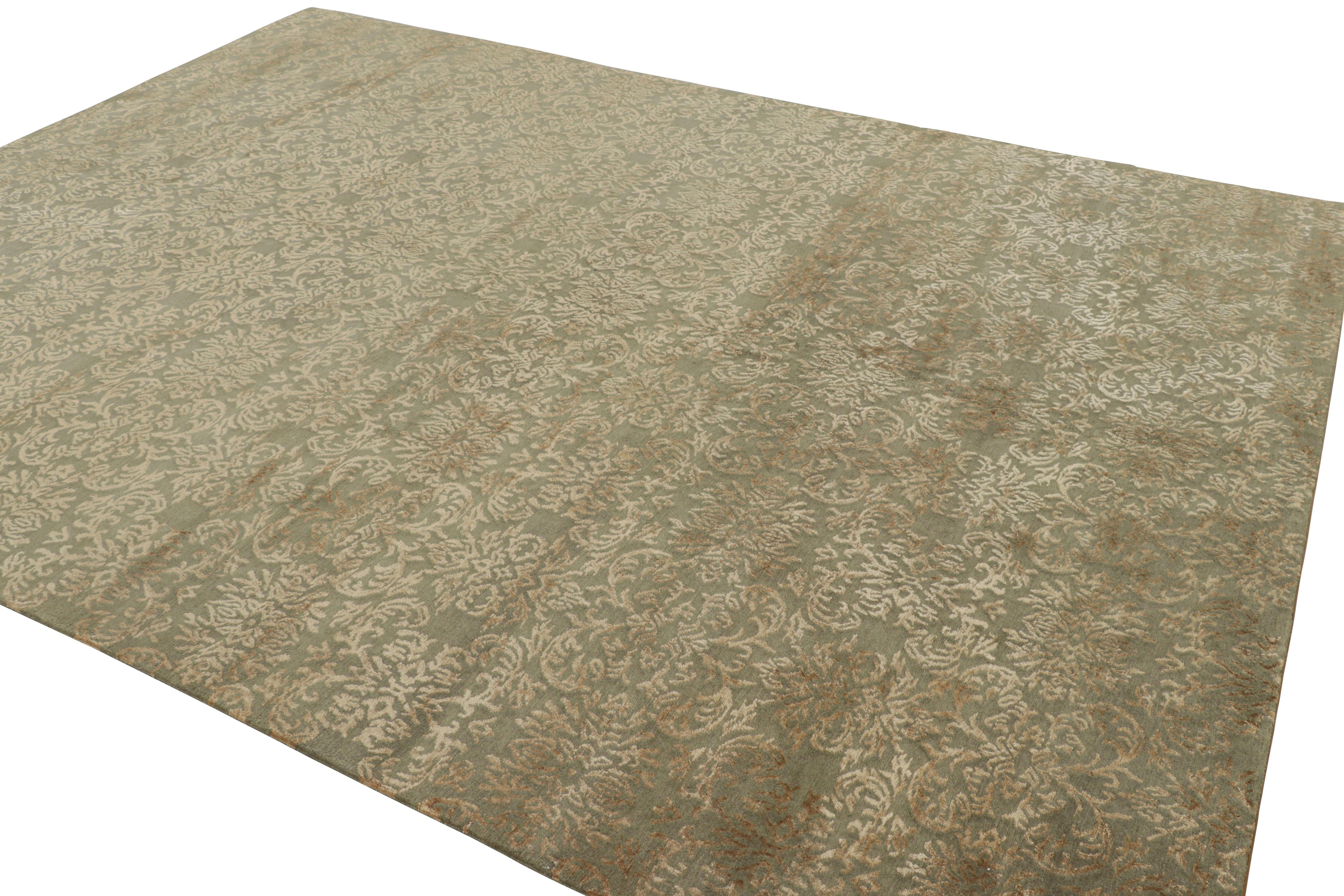 Tappeto Rug & Kilim in stile europeo in verde con motivi arabescati in beige-marrone In condizioni Nuovo in vendita a Long Island City, NY