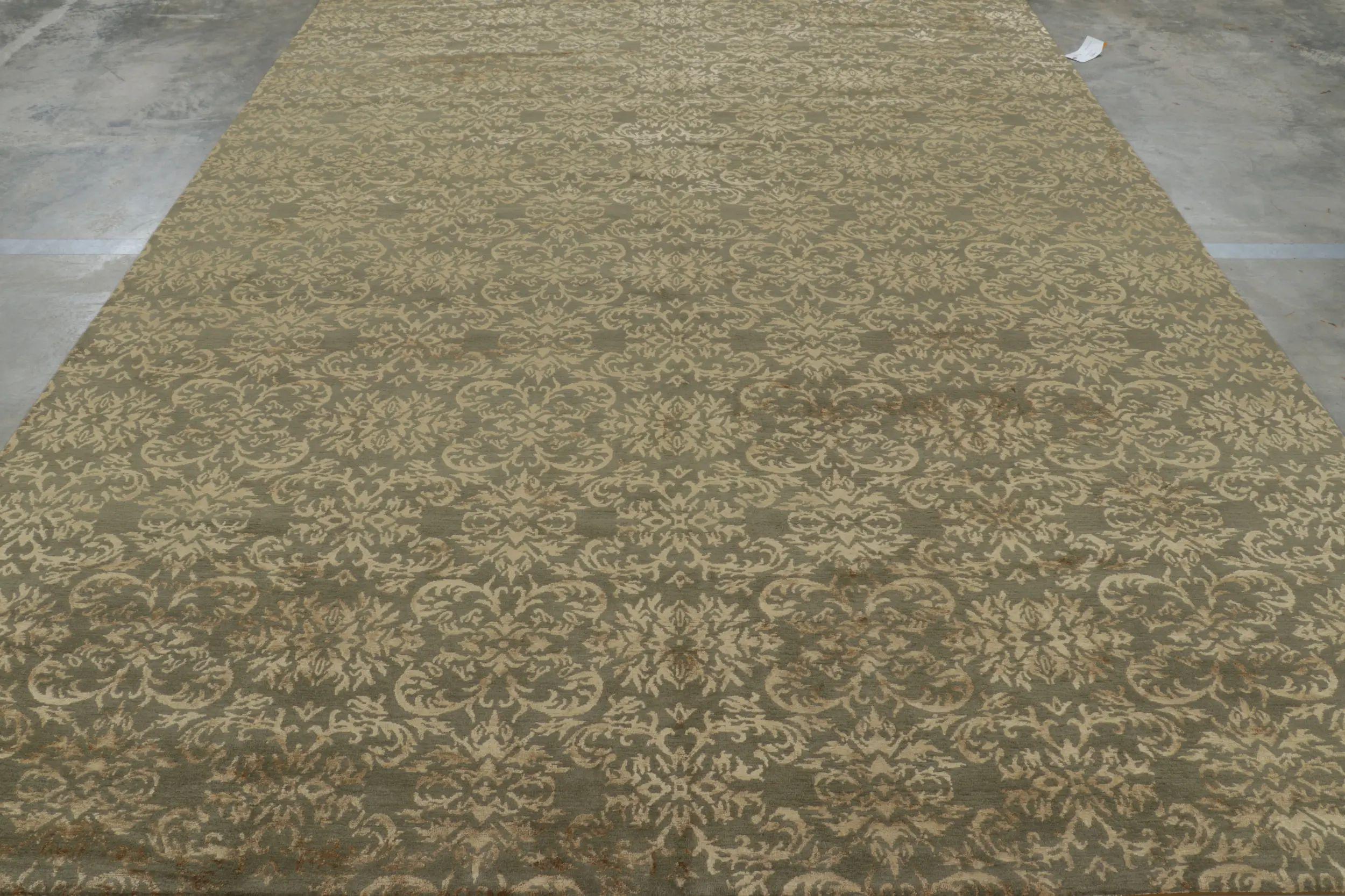 Dieser handgeknüpfte Teppich aus Wolle und Seide in unserem luxuriösen nepalesischen Flor im Format 9x12 ist eine Ergänzung der europäischen Teppichkollektion von Rug & Kilim.

Über das Design: 

Bewunderer des Handwerks und Sammler feiner
