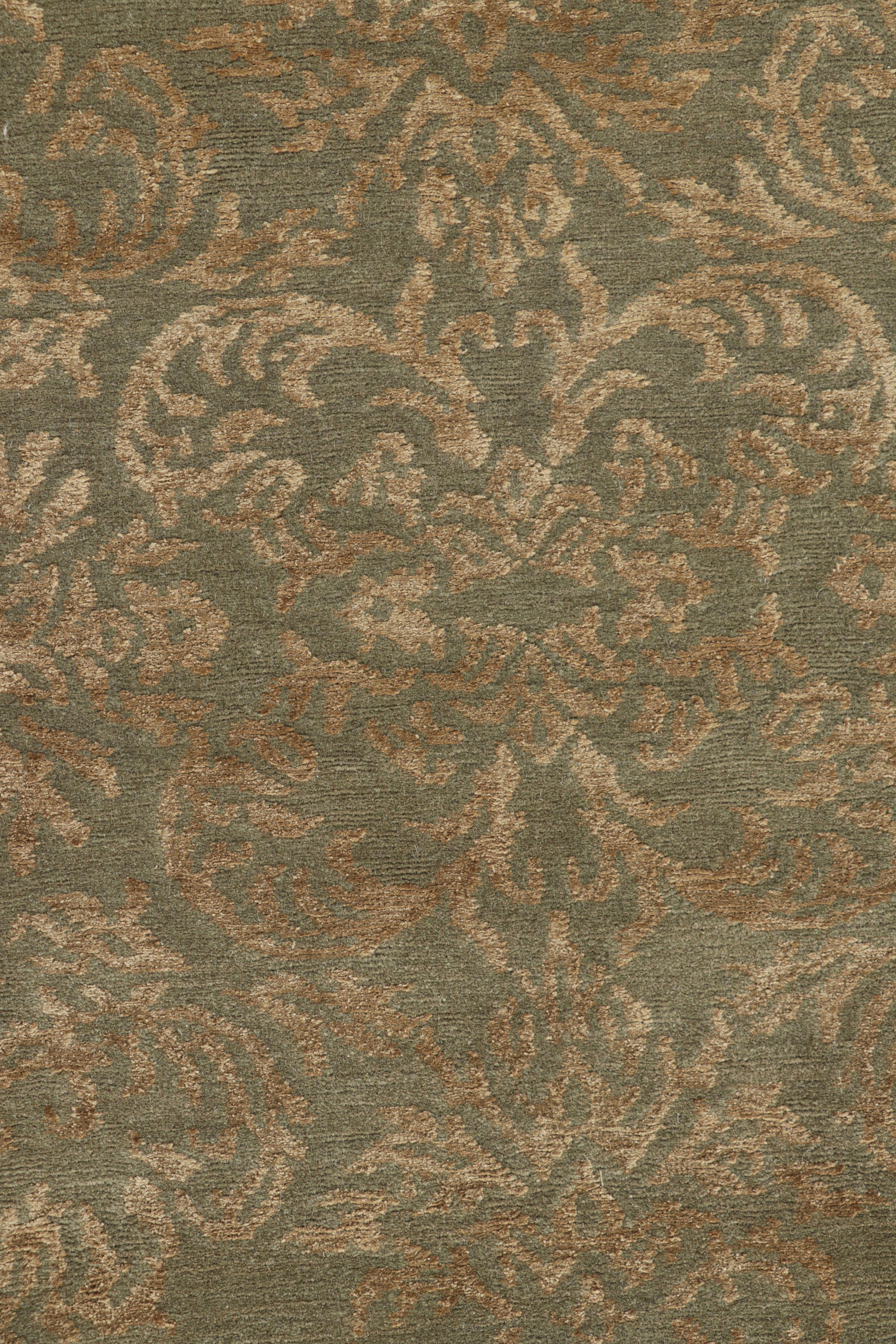 Lana Tappeto Rug & Kilim in stile europeo in verde con motivi arabescati in beige-marrone in vendita