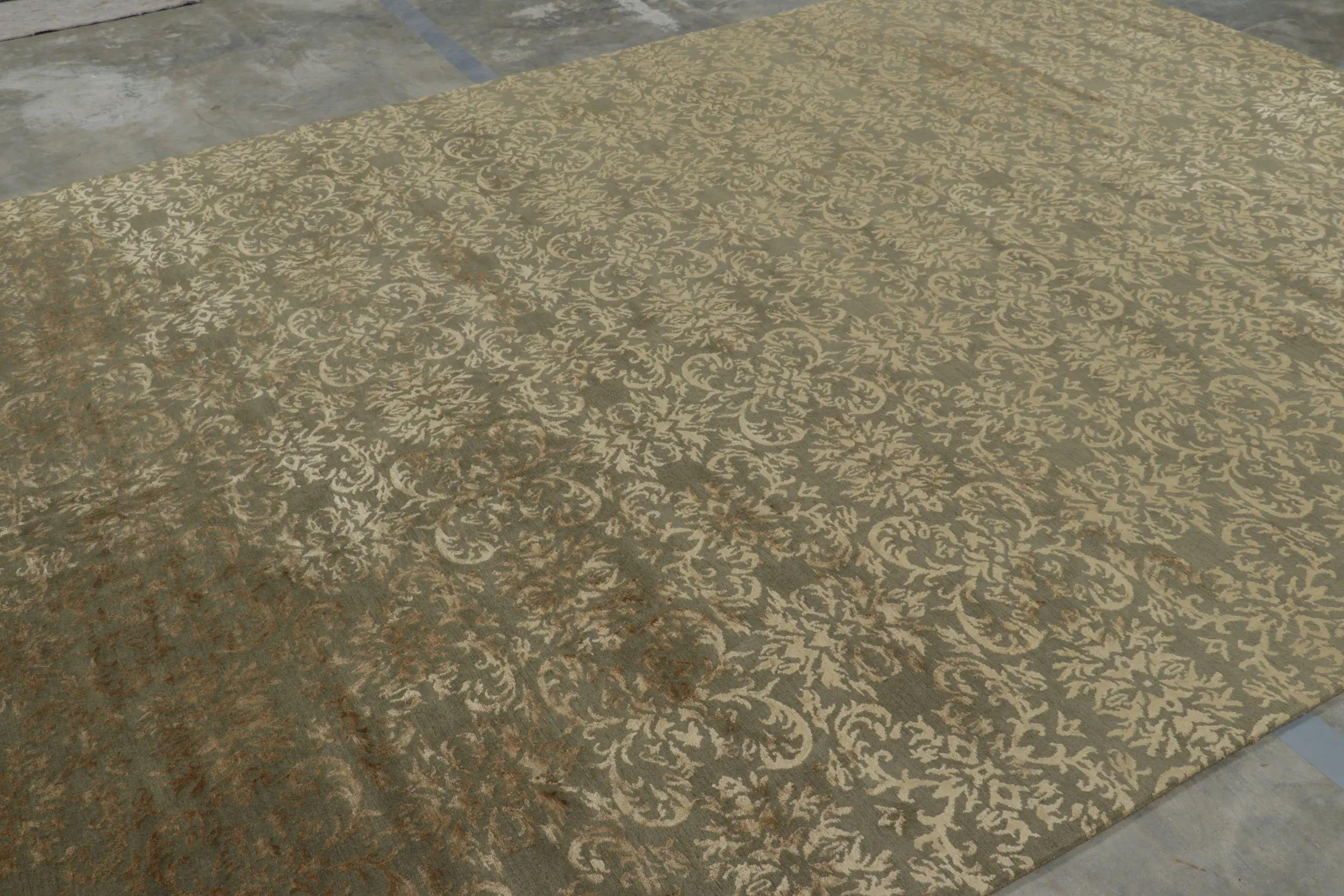 Rug & Kilim's Teppich im europäischen Stil in Grün mit arabesken Mustern in Beige-Braun im Zustand „Neu“ im Angebot in Long Island City, NY