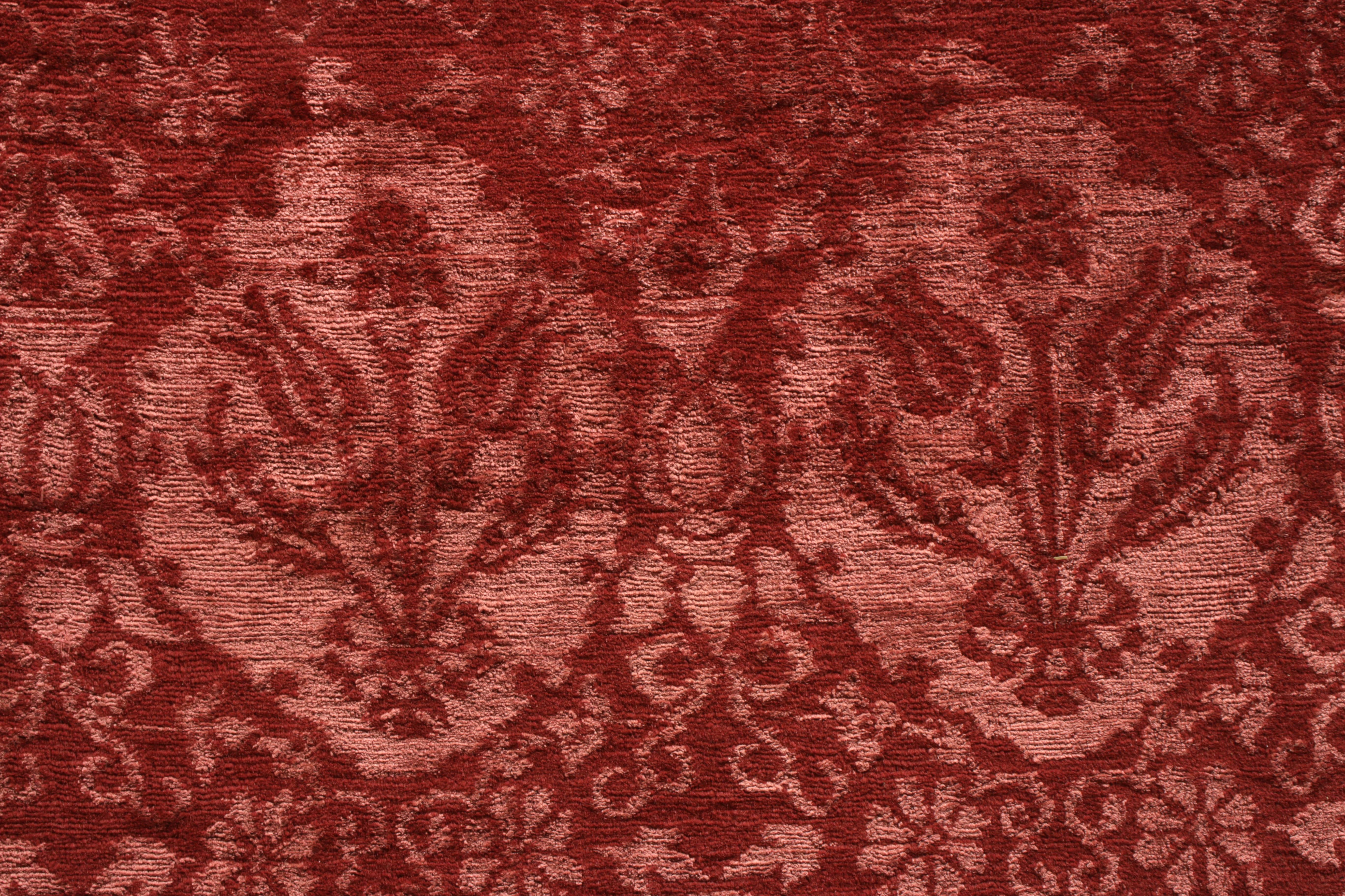 Noué à la main Tapis & Kilims - Tapis de style européen à motifs floraux rouge et rose en vente