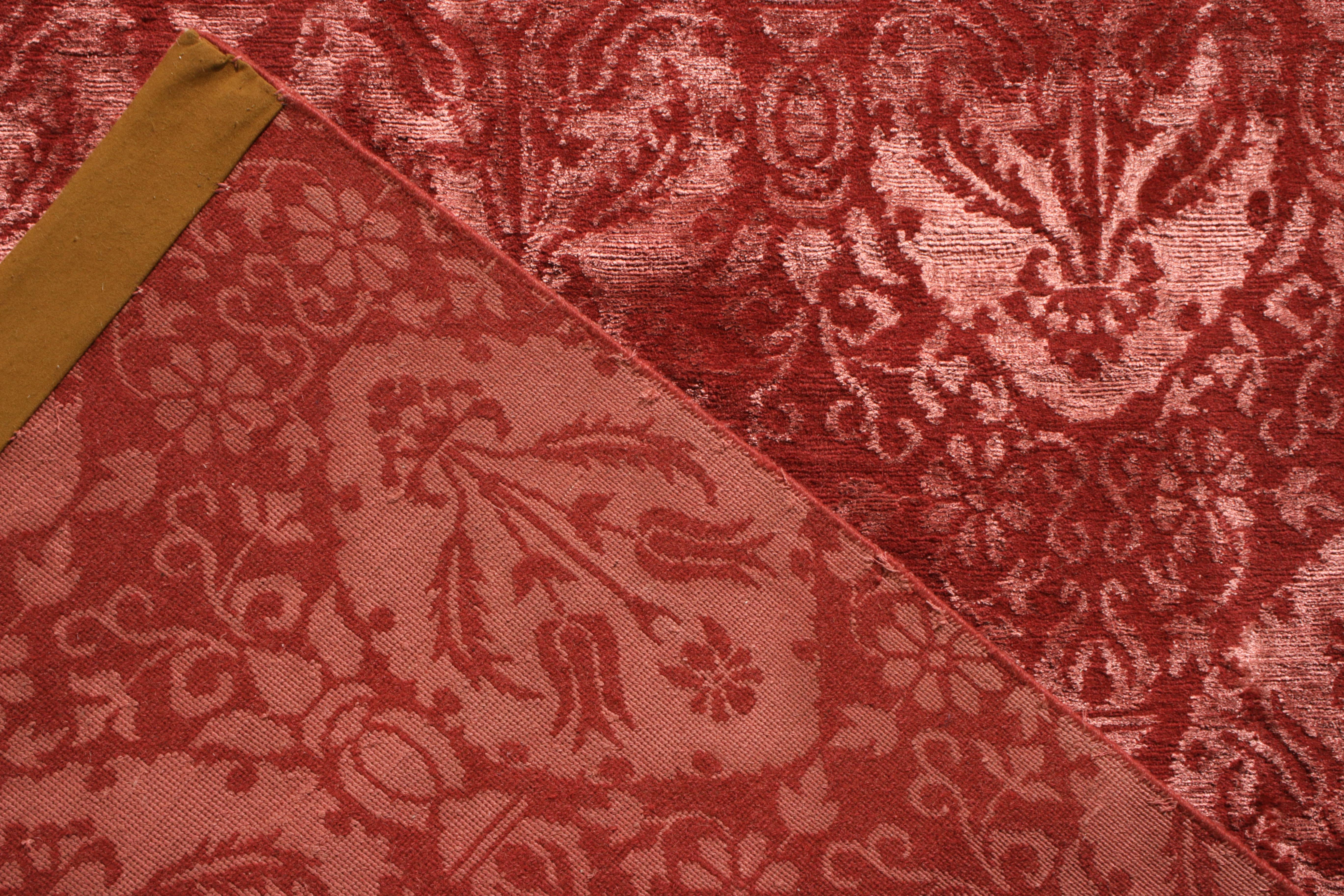 Rug & Kilim - Tappeto in stile europeo con motivo floreale rosso-rosa In condizioni Nuovo in vendita a Long Island City, NY