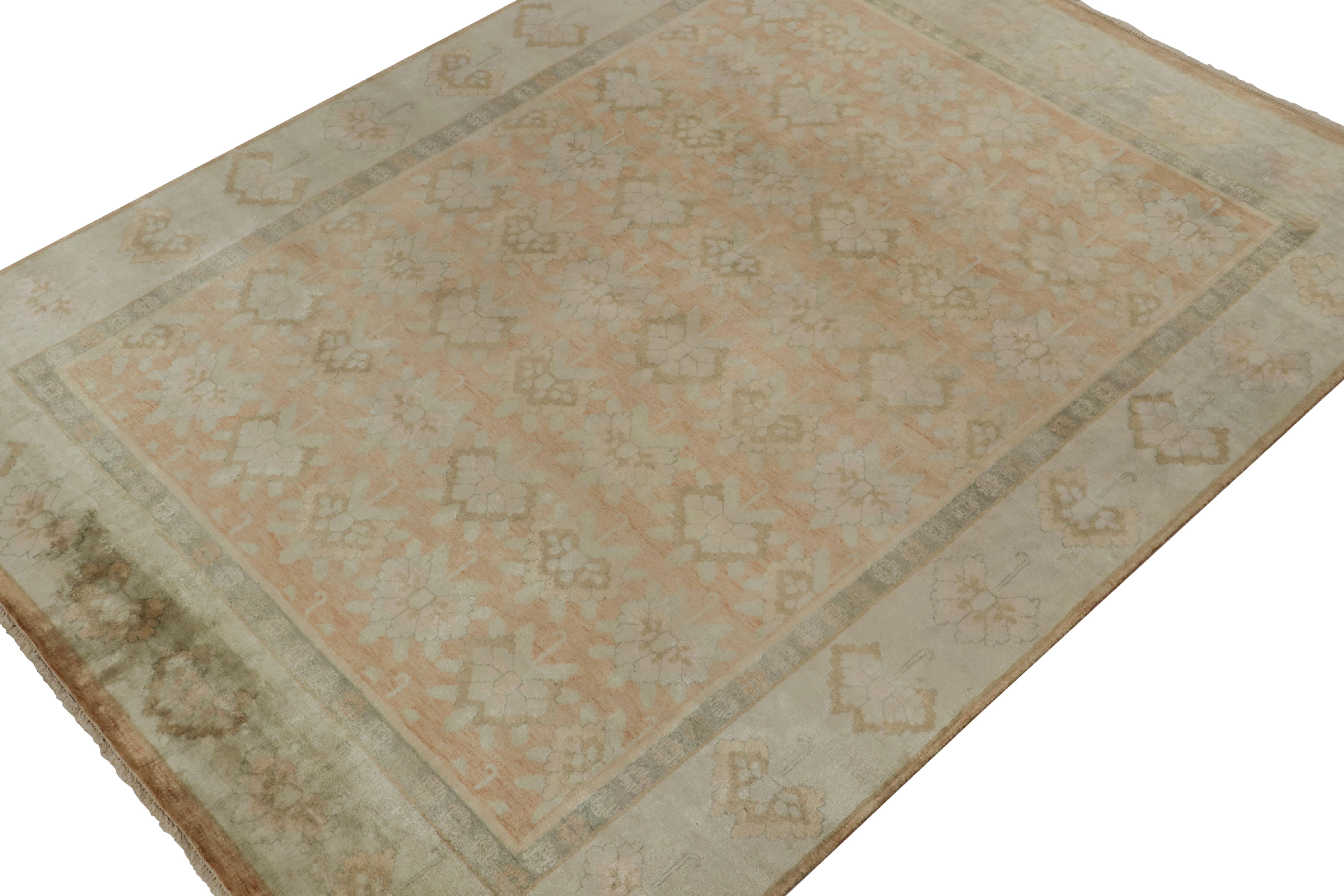 Un tappeto 8x10 ispirato agli stili europei, della collezione Modern Classics di Rug & Kilim. Annodato a mano in seta, riproduce un eccezionale arancione, blu e rosa in medaglioni floreali all over con grazia classica.
Ulteriori informazioni sul
