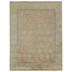 Rug & Kilim's Teppich im europäischen Stil mit orangefarbenem, blauem und rosafarbenem Blumenmuster