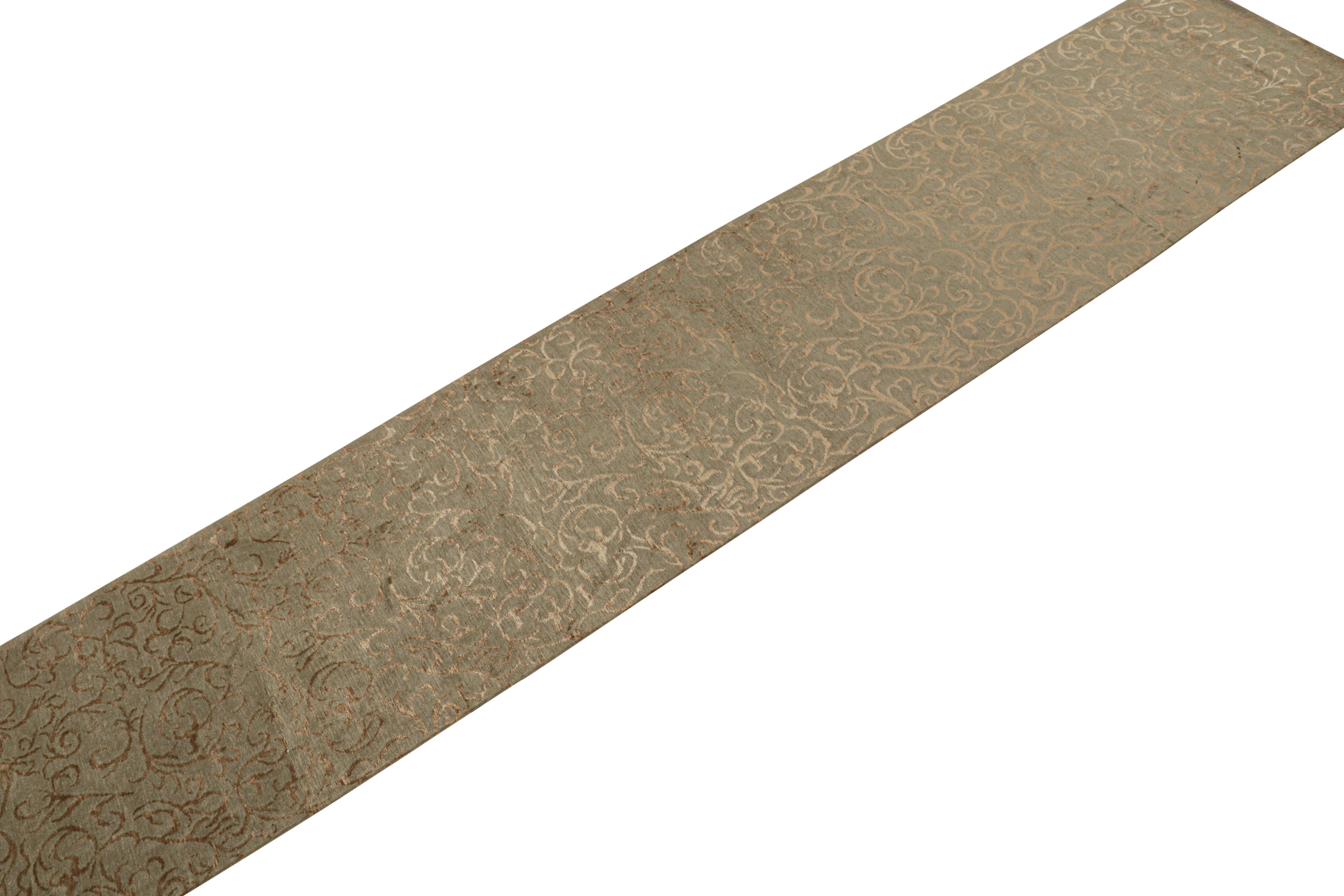 Annodato a mano Runner in stile europeo di Rug & Kilim con motivo beige-marrone all over in vendita