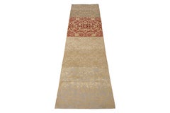 Runner in stile europeo di Rug & Kilim con motivo arabescato beige-marrone e oro