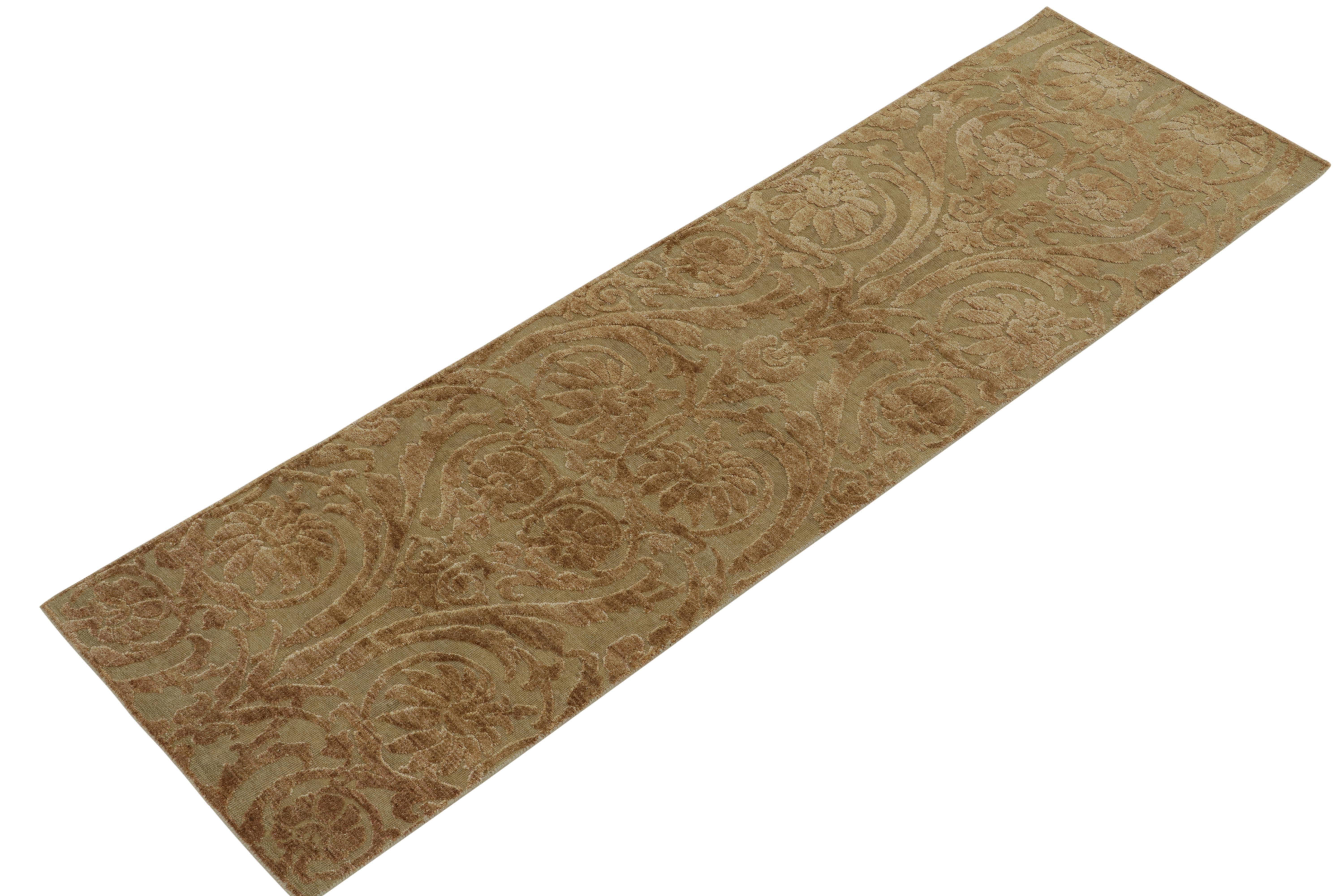 Noué à la main dans un fin mélange de laine et de soie, ce chemin de table contemporain 2x7 de notre collection Modern Classics reprend les sensibilités européennes du XVIIIe siècle. L'inspiration classique se déploie avec un motif floral dans des