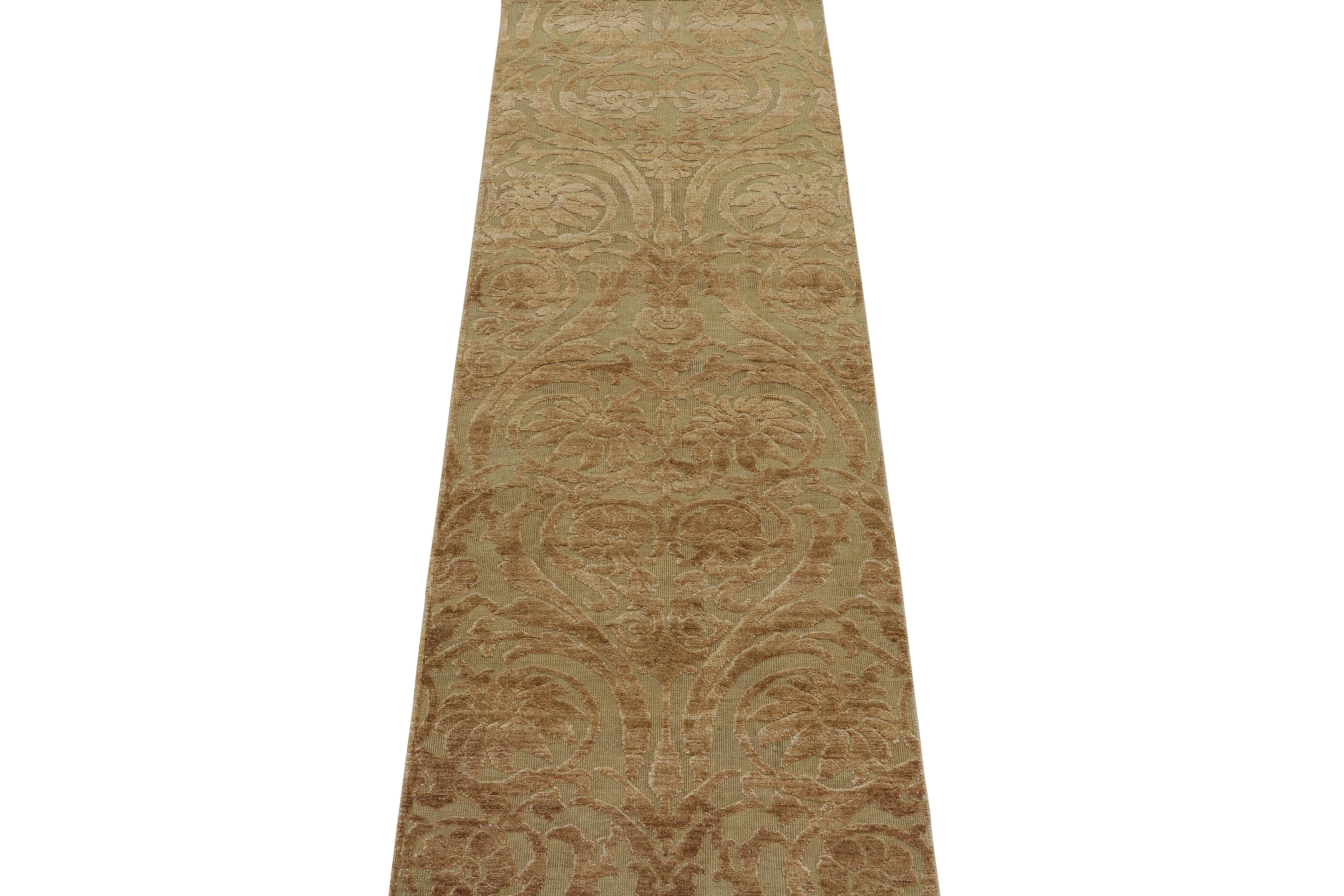 Traves de Mesa Estilo Europeo de Rug & Kilim en Beige con Motivos Florales Marrones Indio en venta