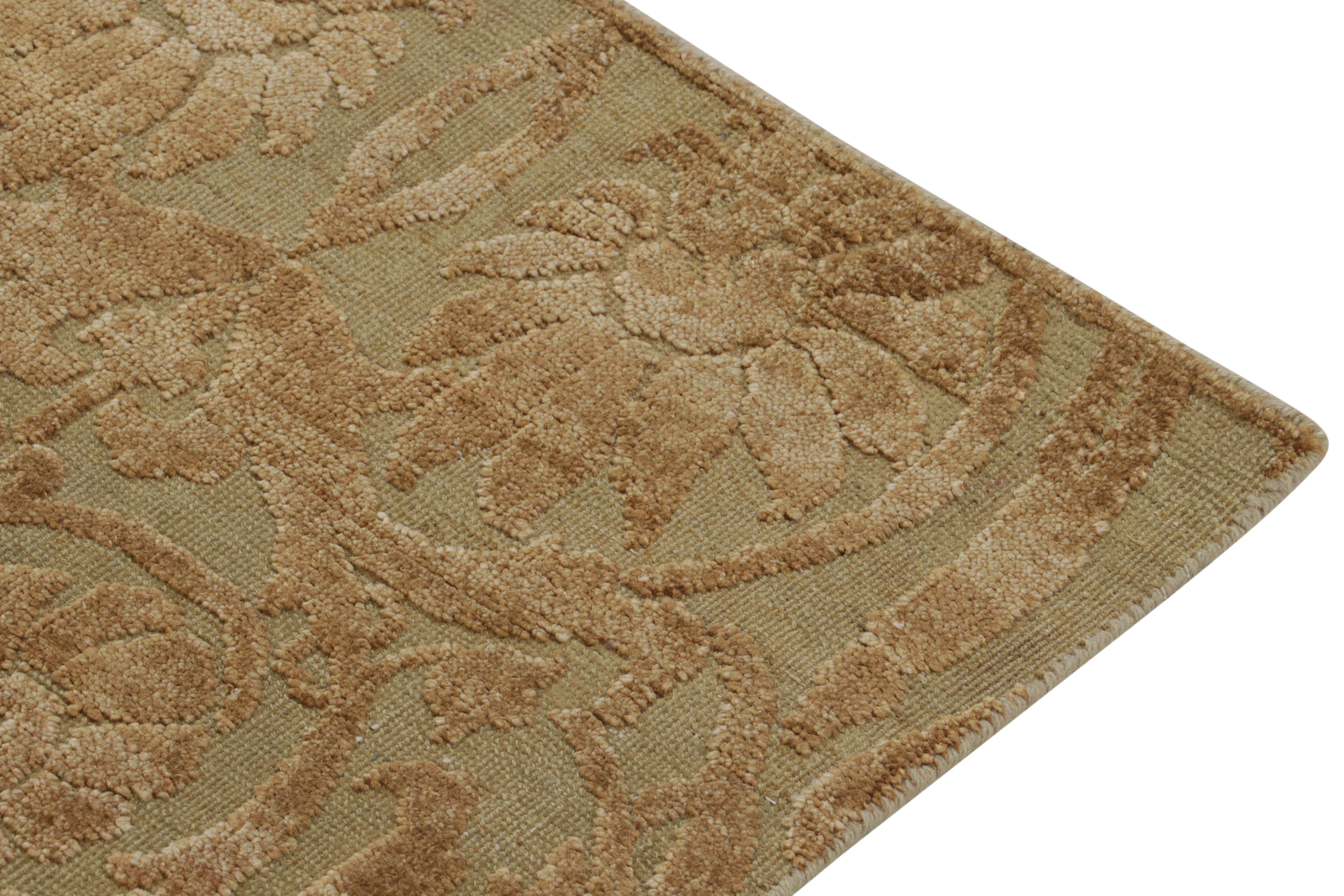 Traves de Mesa Estilo Europeo de Rug & Kilim en Beige con Motivos Florales Marrones en Nuevo estado para la venta en Long Island City, NY