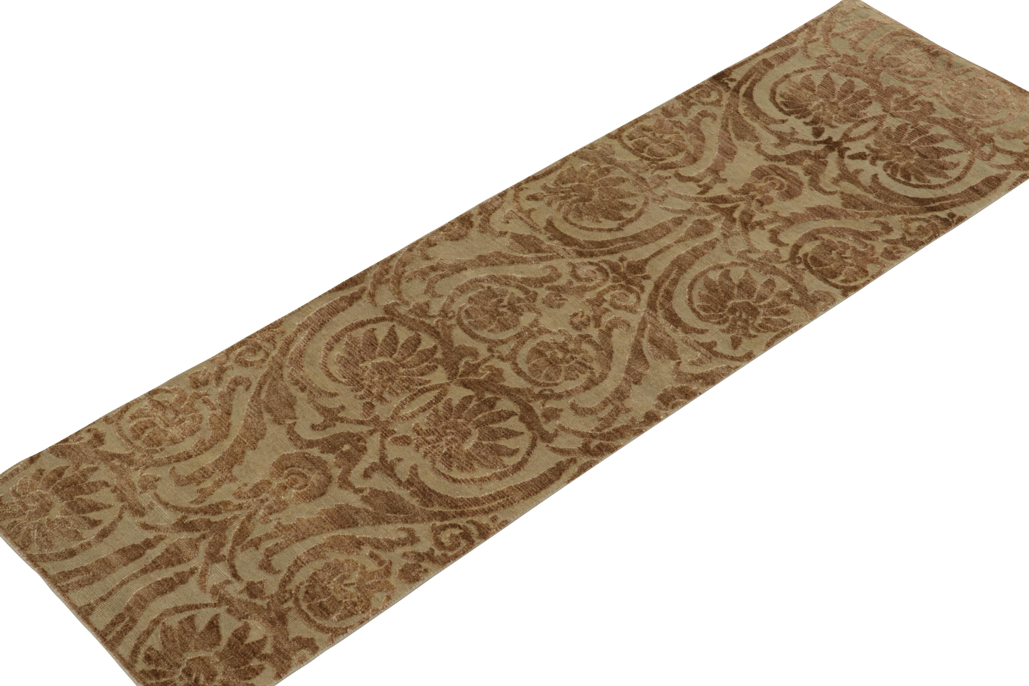 Nouée à la main dans un fin mélange de laine et de soie, cette paire de 2 x 7 chemins de table identiques de notre collection Modern Classics reprend les sensibilités européennes du XVIIIe siècle. L'inspiration classique se déploie avec un motif