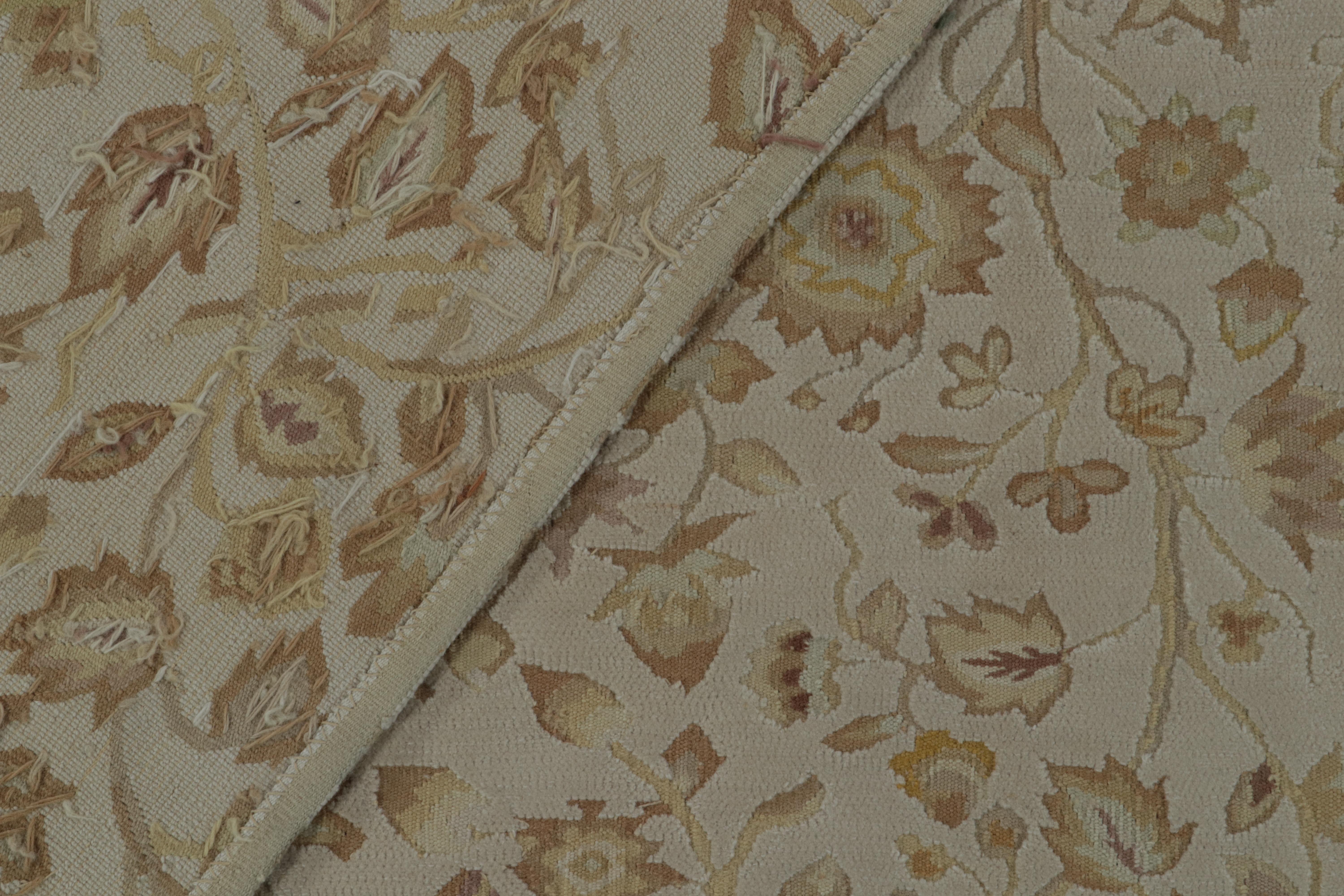 Laine Tapis & Kilim's European Tudor style Flat Weave in Gray with Gold Floral Pattern (en anglais) en vente