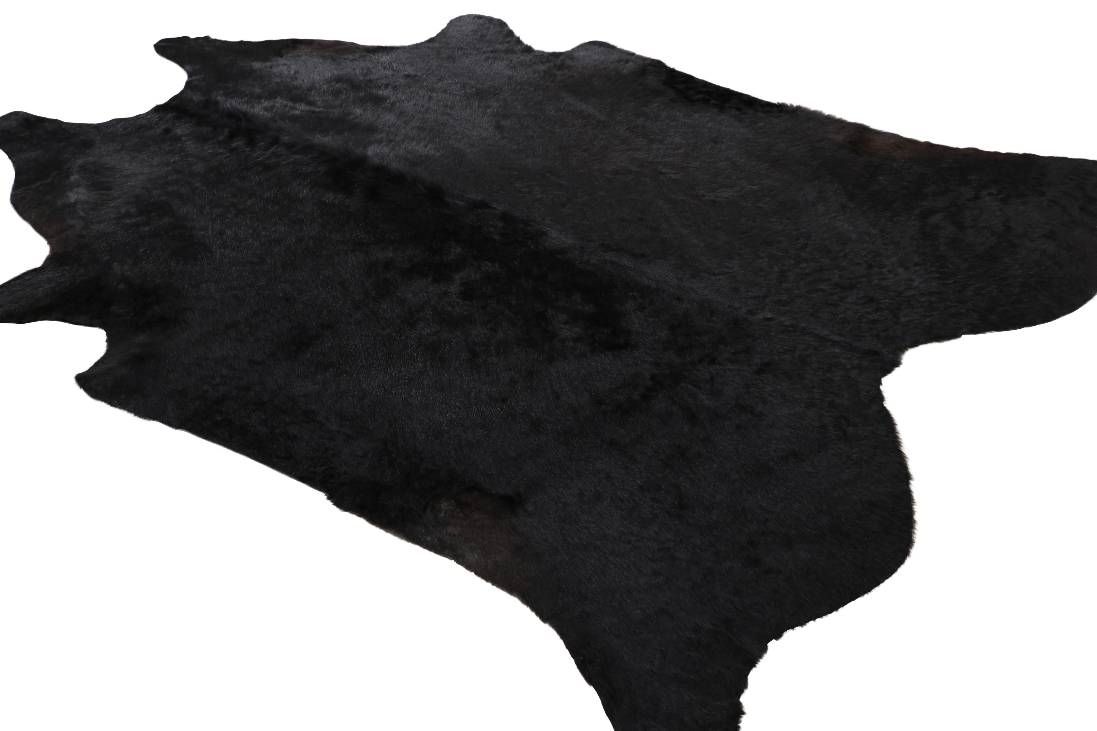 Alfombra de piel de vaca extragrande Rug & Kilim en negro sólido Anudado a mano en venta
