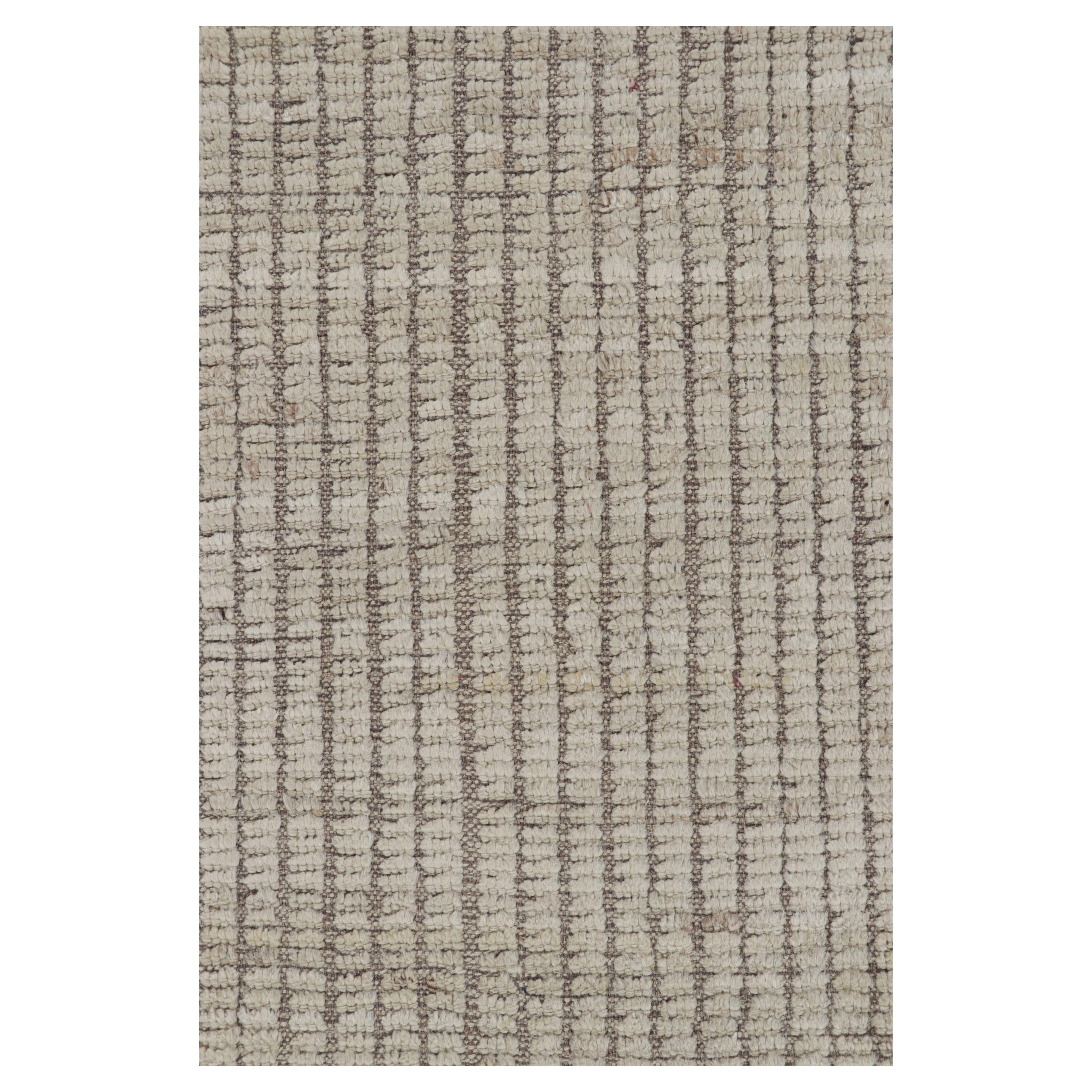 Tessuto a mano in lana, questo runner Kilim extra-lungo 3x15 è un'interessante aggiunta alle collezioni di tappeti Kilim & Flat Weave e Textural di Rug & Kilim. Questa linea particolare presenta tappeti con un gioco di vello e trama piatta, con un