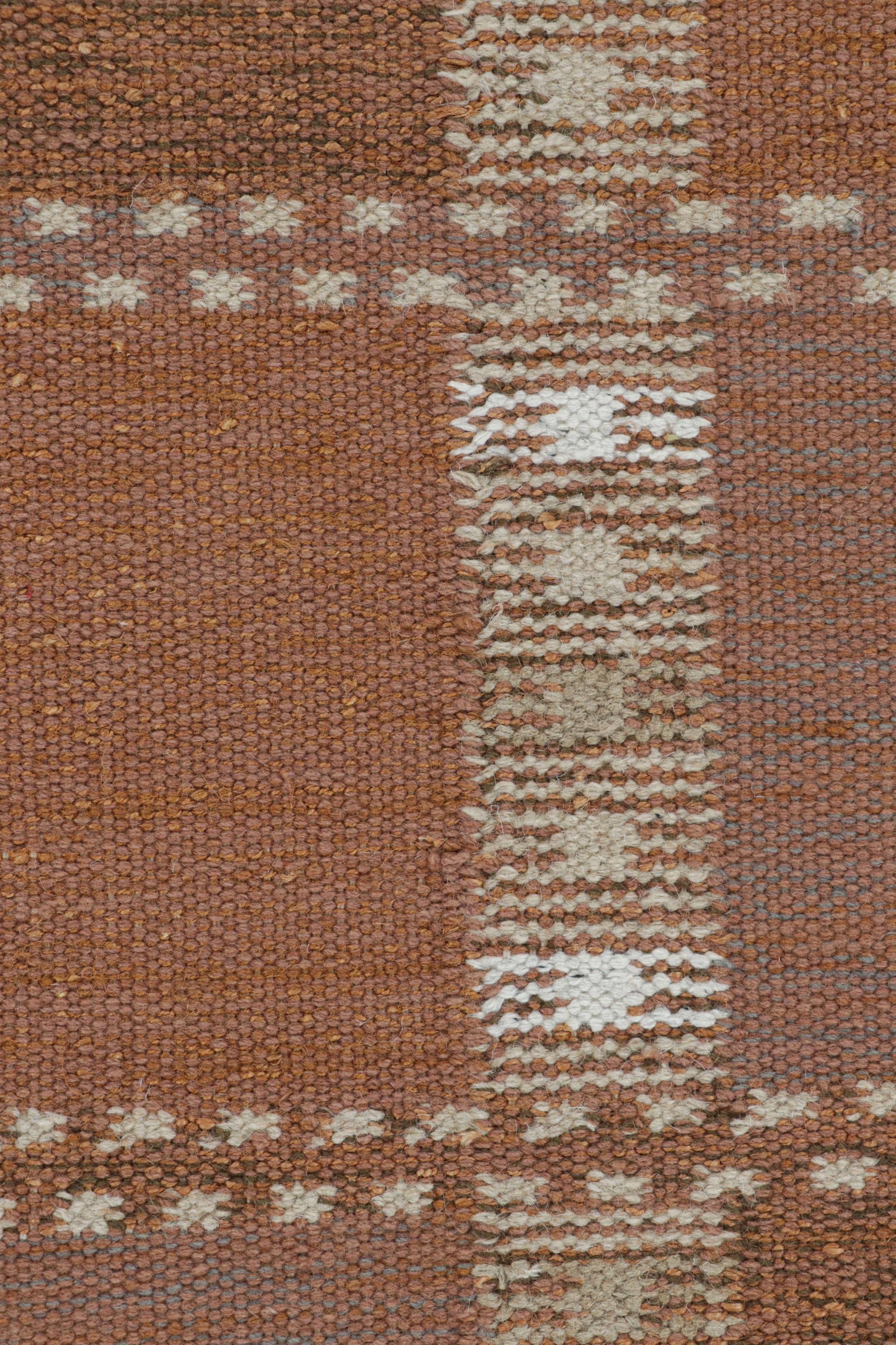 Rug & Kilim's Extra Long Scandinavian Style Runner Rug avec motifs géométriques Neuf - En vente à Long Island City, NY