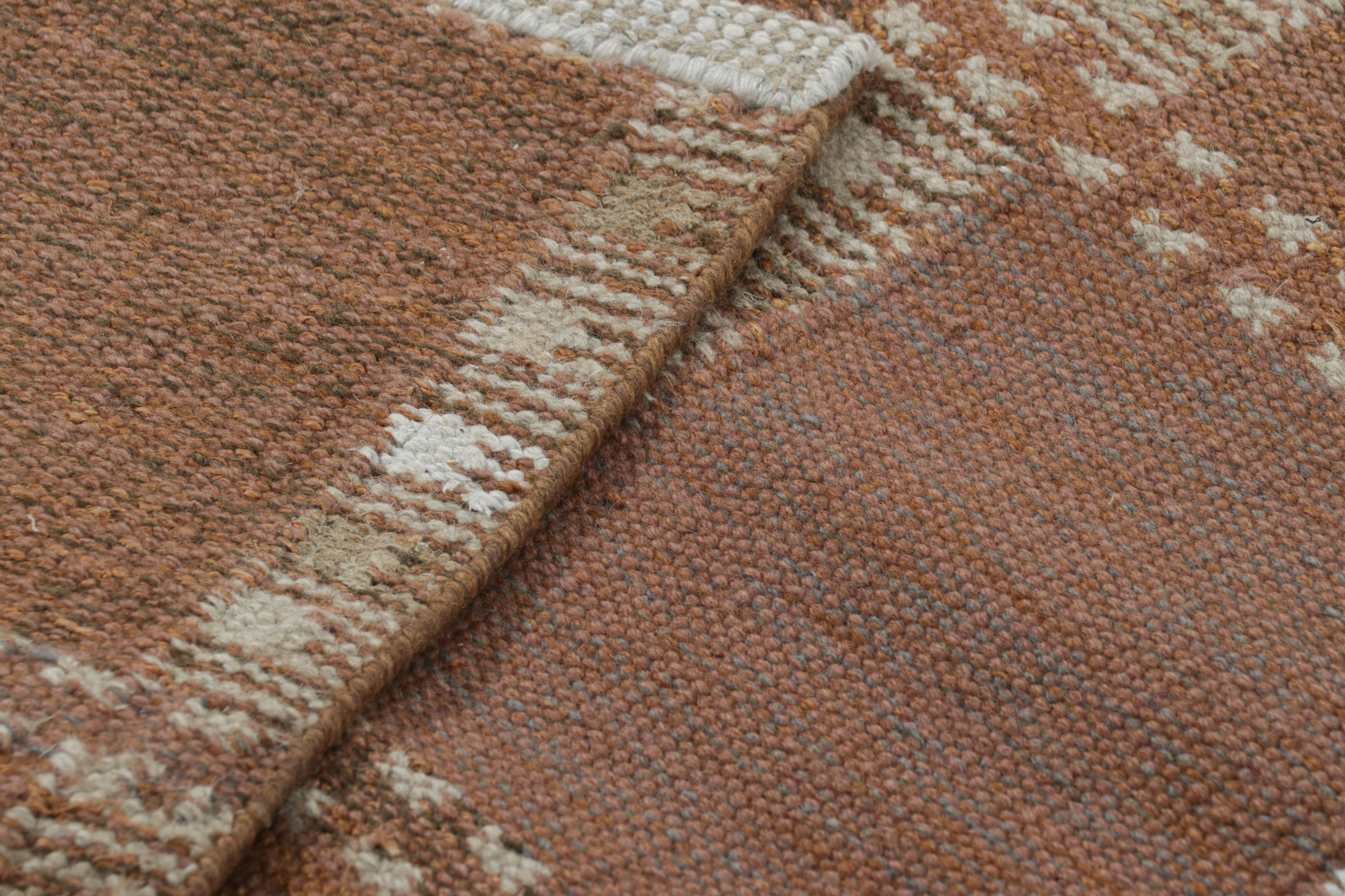 XXIe siècle et contemporain Rug & Kilim's Extra Long Scandinavian Style Runner Rug avec motifs géométriques en vente