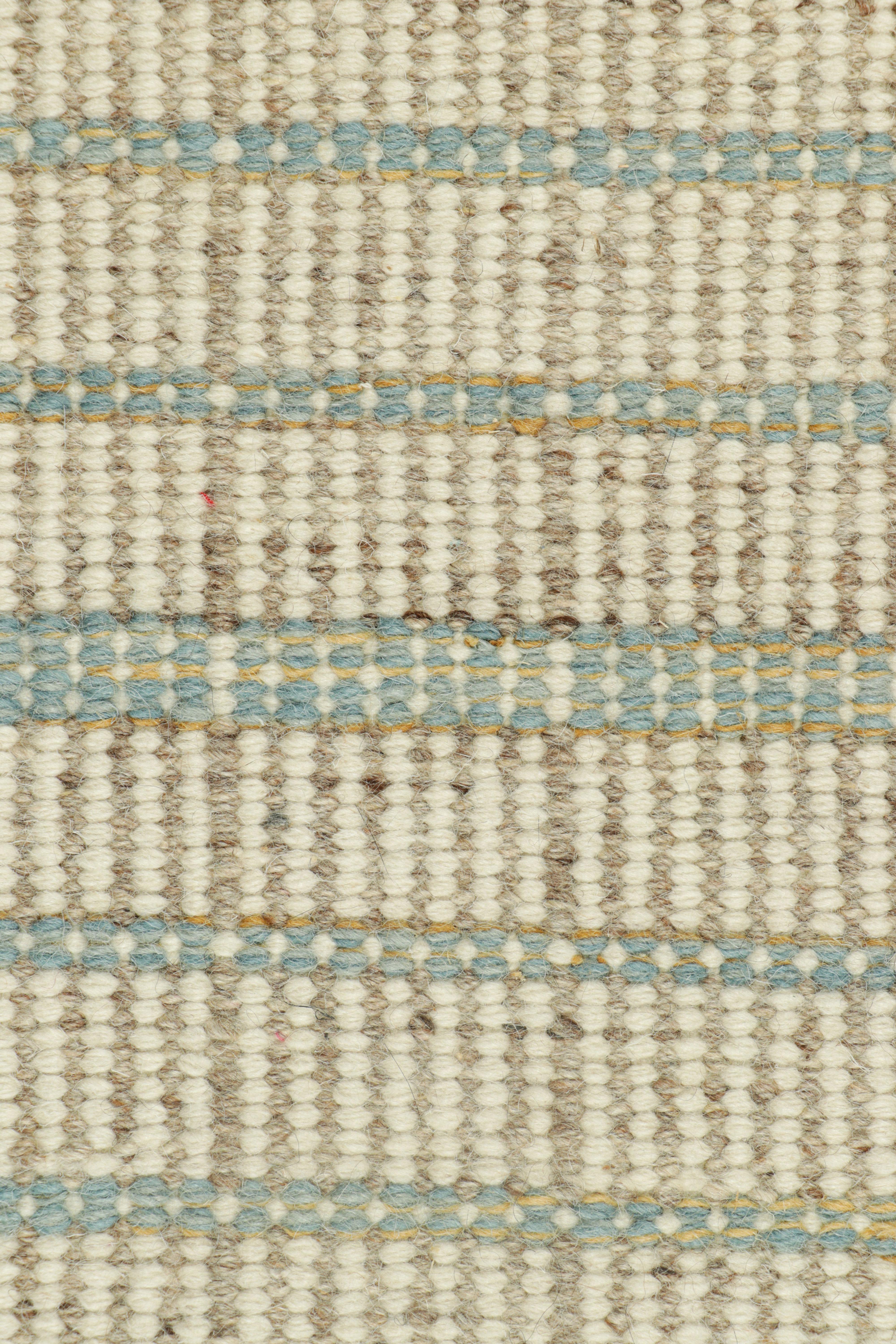 Rug & Kilim's Flachgewebe-Muster, Gradience Taupe und blaue Streifen (Moderne) im Angebot