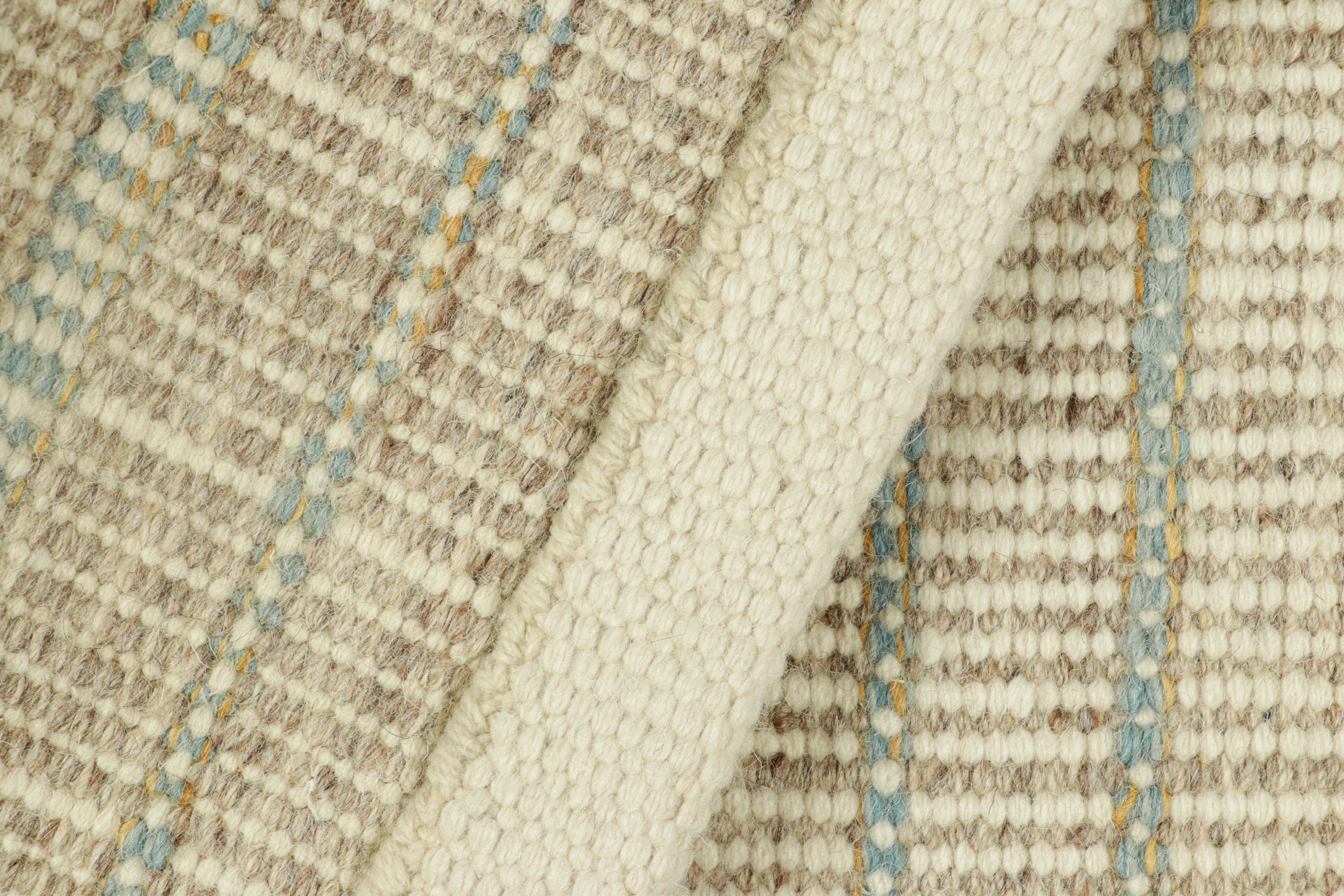 Rug & Kilim's Flachgewebe-Muster, Gradience Taupe und blaue Streifen (Indisch) im Angebot